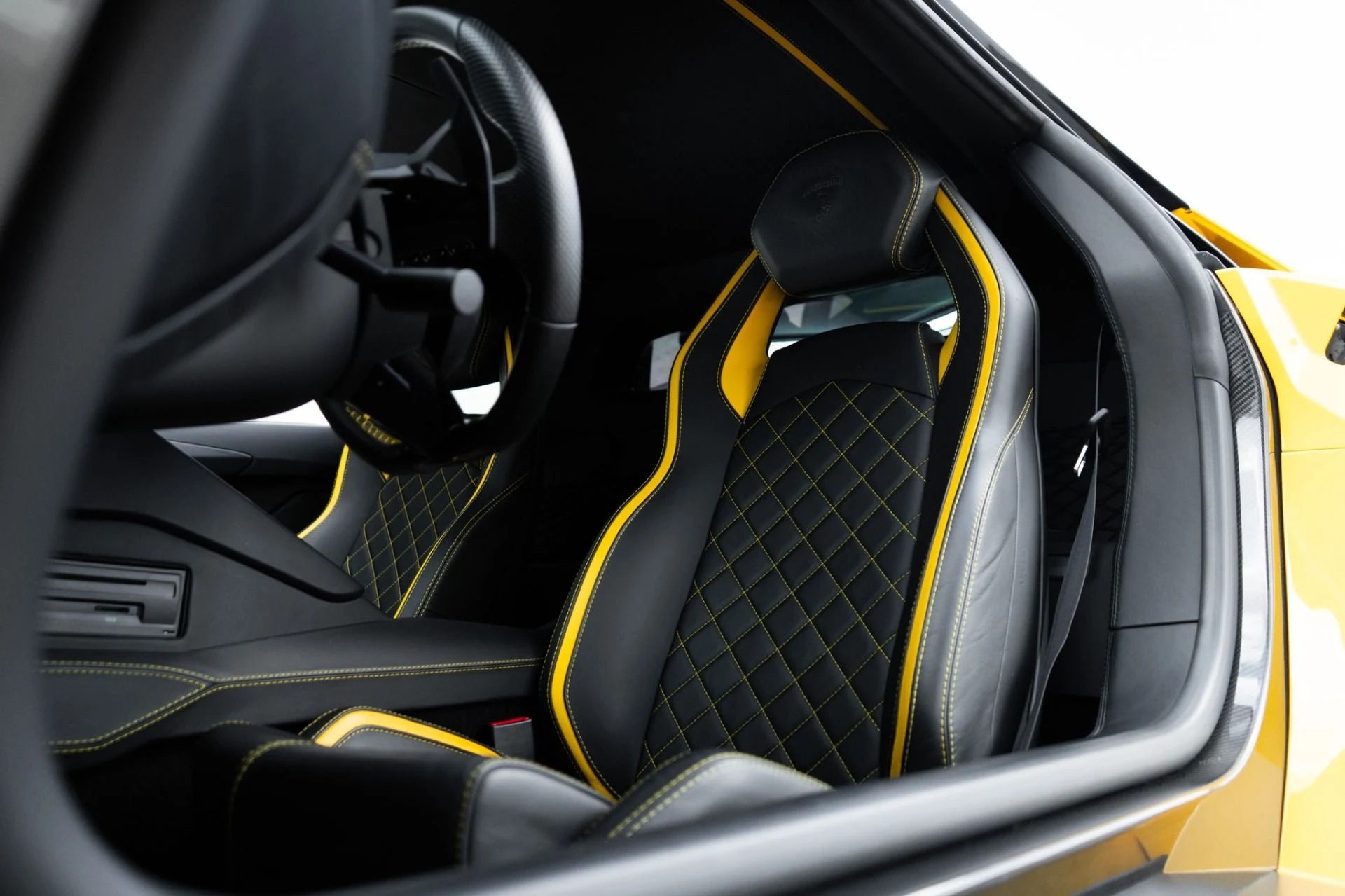 mph019_414177521_Used_2018_Lamborghini_Aventador_S_LP_740_4_S_1761083724_0da7ac50ef