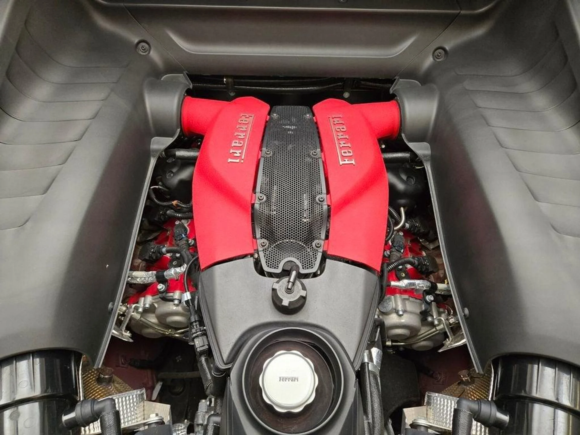 mph019_4141865594_Used_2020_Ferrari_F8_Tributo_1775896811_caea1dd0a1