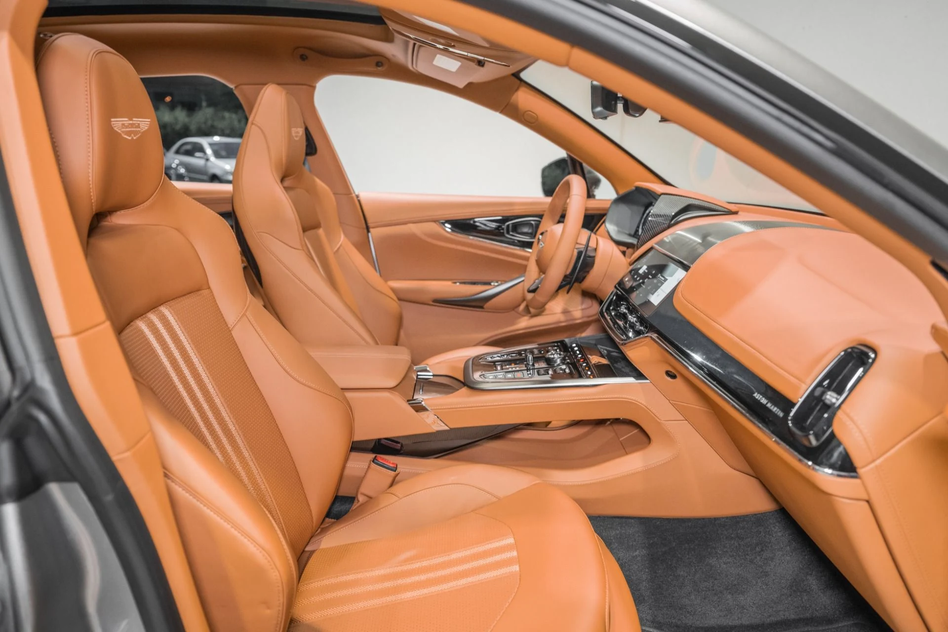 mph019_4142574143_New_2026_Aston_Martin_DBX_707_1786372165_fedf01f430