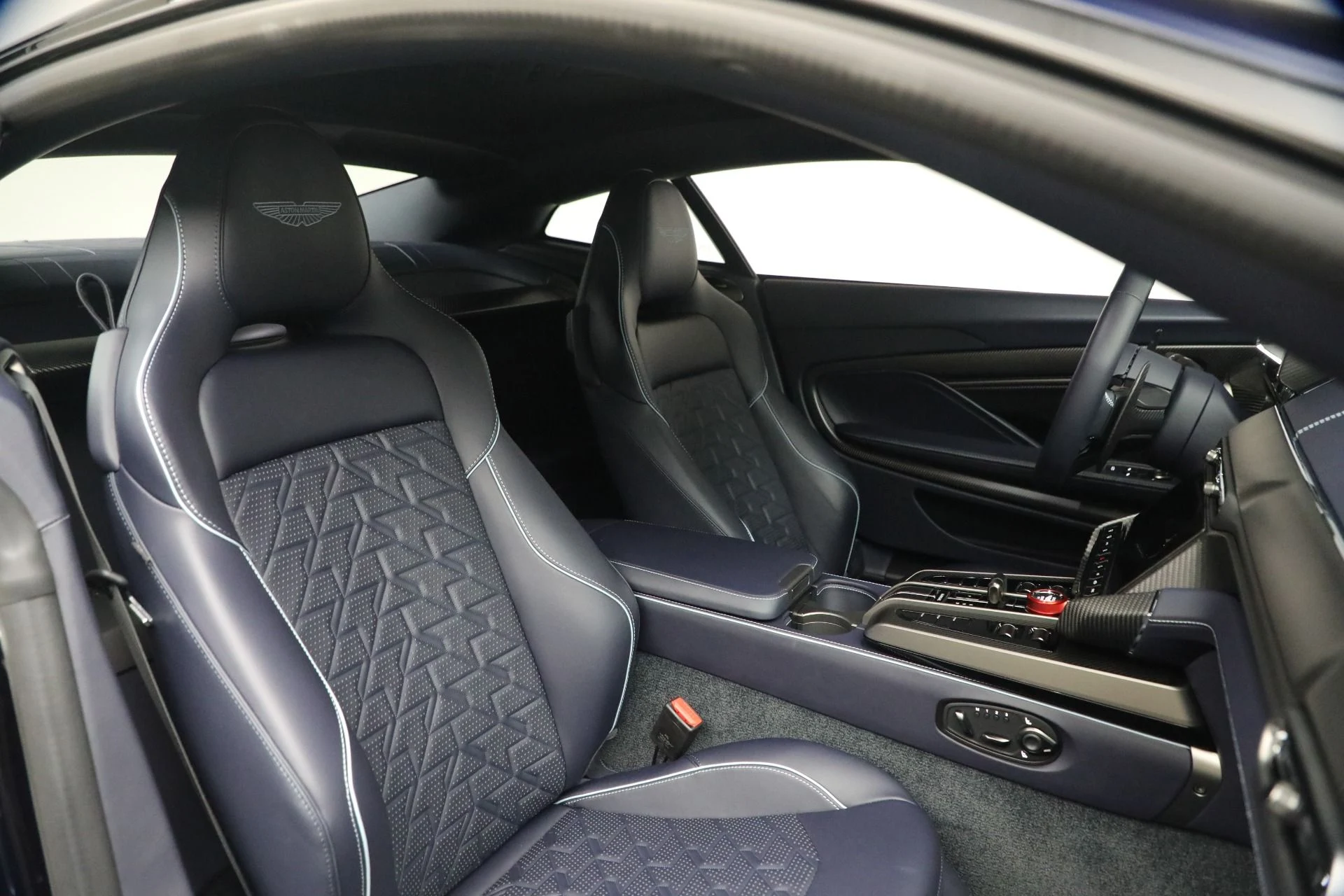 mph019_4145405770_Used_2025_Aston_Martin_Vanquish_1771024271_6ba89ea74f