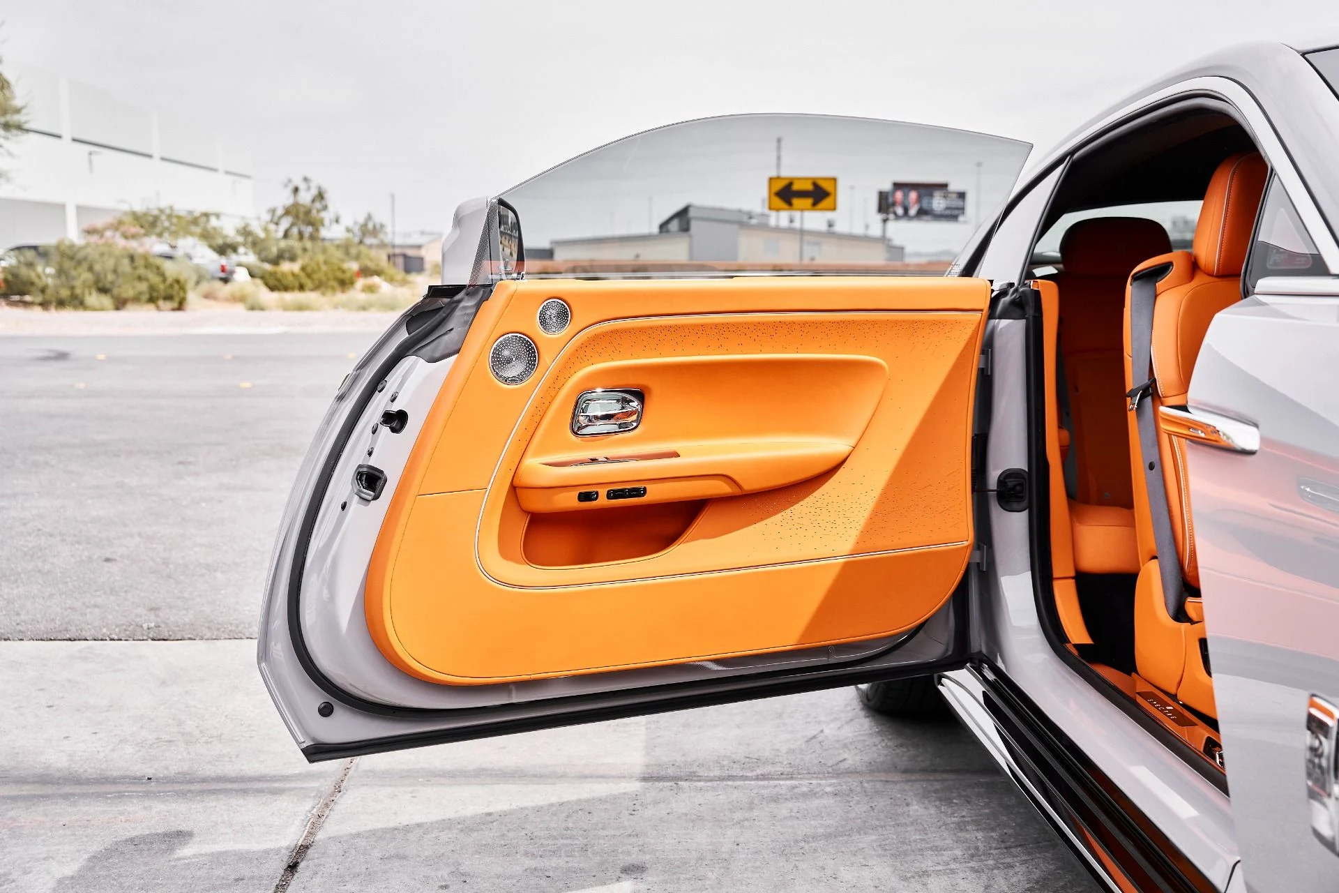 mph019_4150045613_Used_2025_Rolls_Royce_Spectre_Base_1775928258_ebb2c525ea