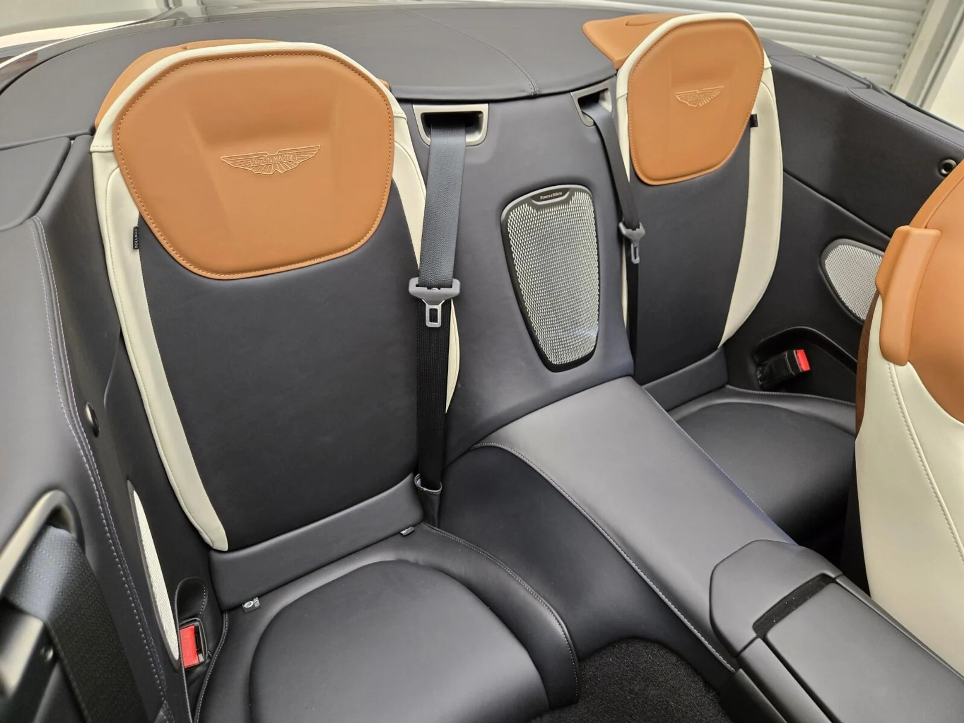 mph019_4160231499_New_2026_Aston_Martin_DB_12_Volante_1777612889_d62421b6c8