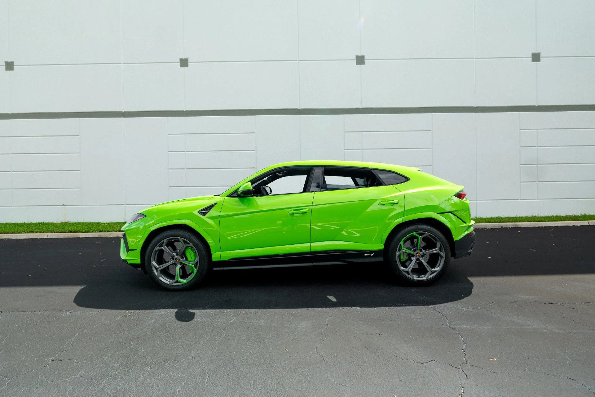 mph019_4162448638_Used_2023_Lamborghini_Urus_S_1758835388_419206cdcb