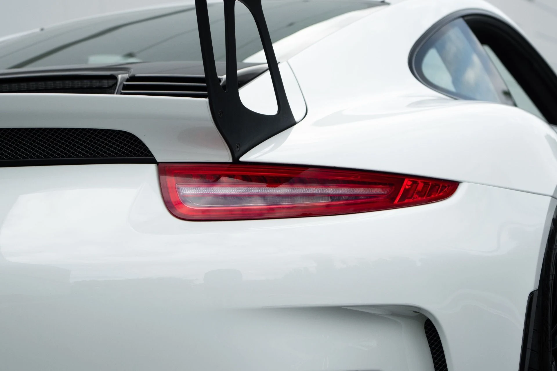 mph019_416942036_Used_2016_Porsche_911_GT_3_RS_1761756649_b7cedbd560