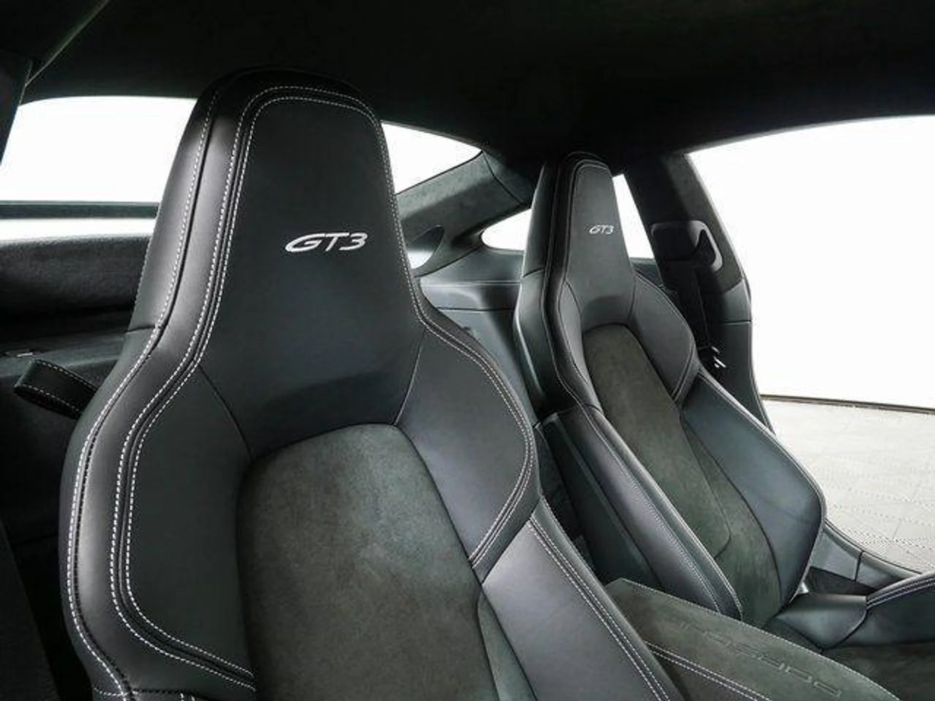 mph019_4183269379_6_N_Eoach_O3c_EODC_8_Y_Rn18dzwgp_AI_5f455a83c6