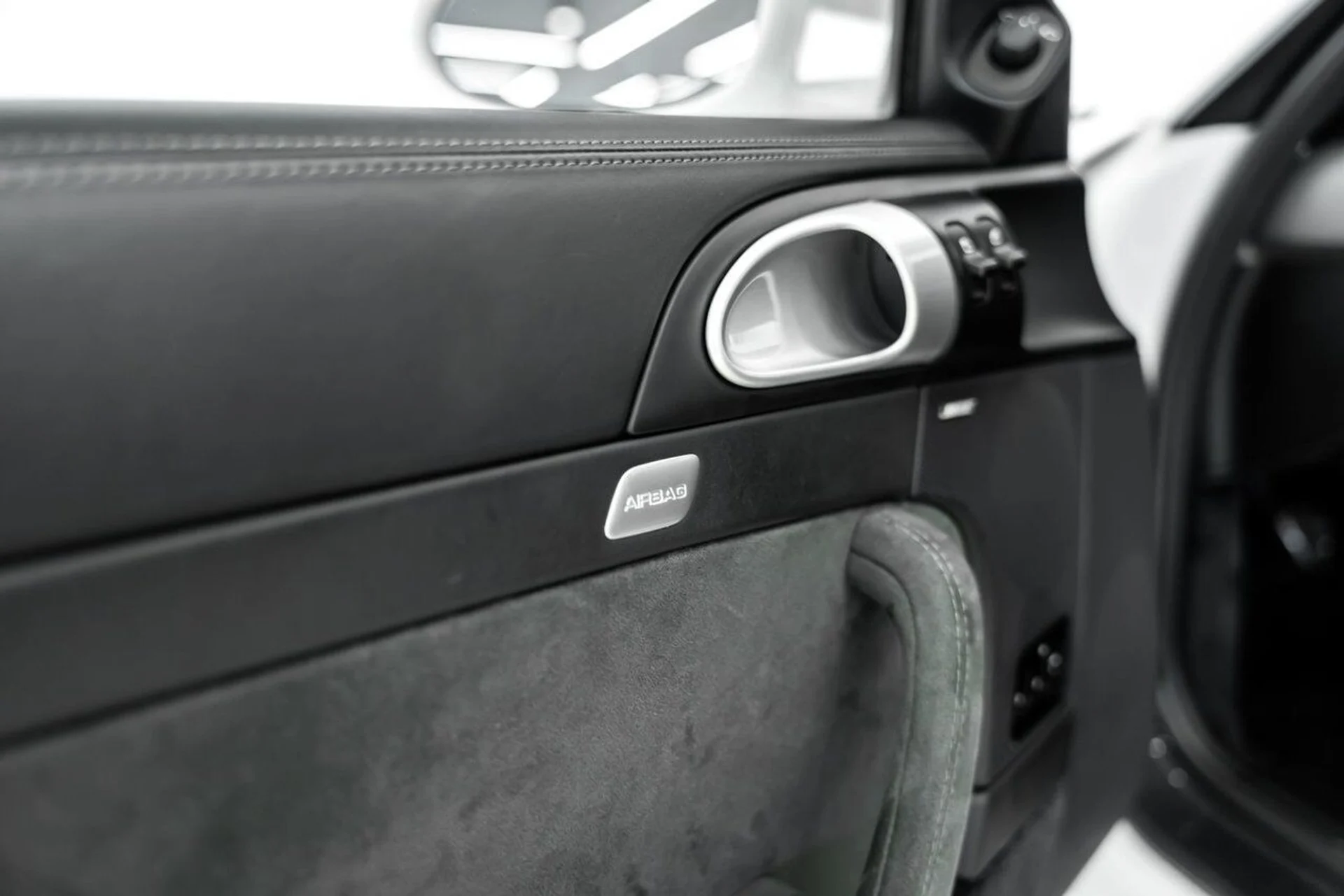 mph019_4183949565_porsche_911_2009_jpg_v_1773863537_8ba3d10415