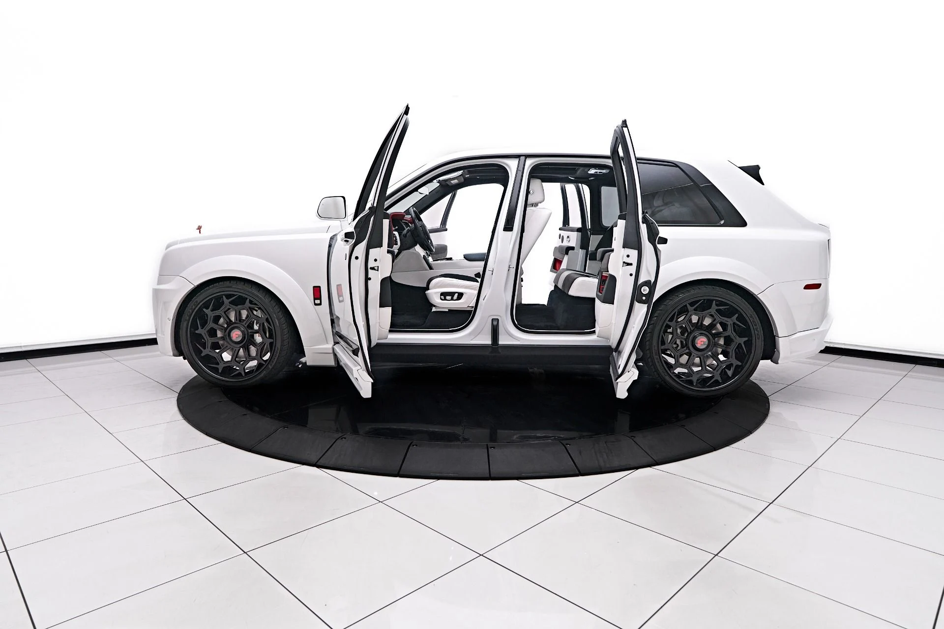 mph019_4184830573_Used_2021_Rolls_Royce_Cullinan_1753389372_71d2977ada