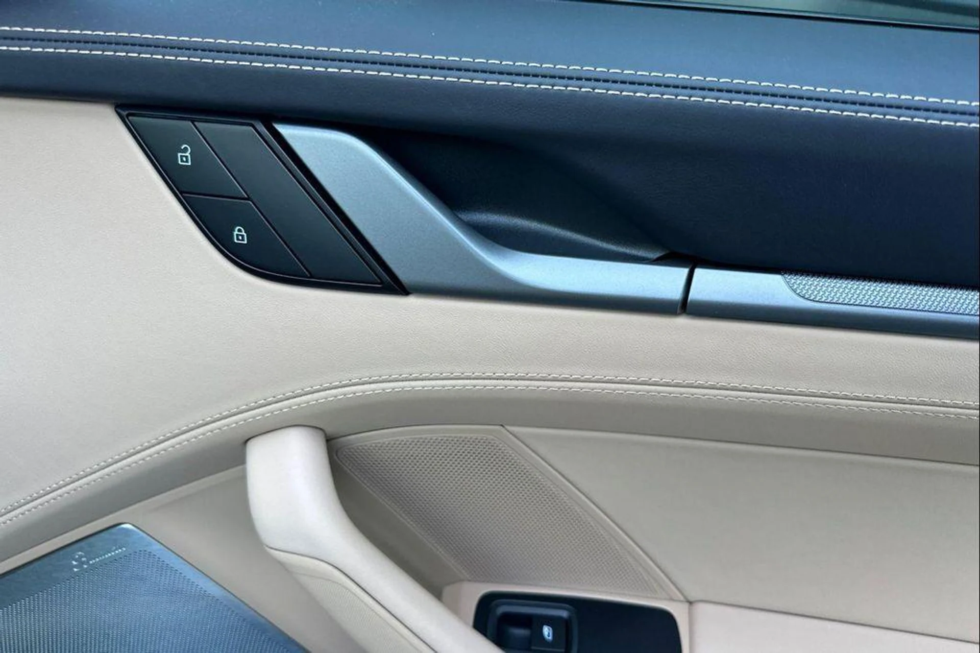 mph019_4186835276_p_MHR_44zlm_Udtt_XSBQQAC_1_WPGE_5_U_669e5005df