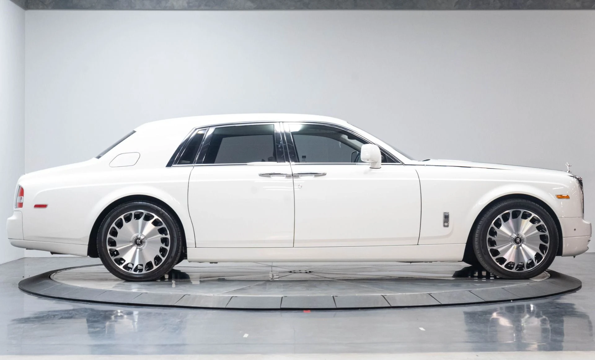 mph019_4187609470_Used_2013_Rolls_Royce_Phantom_1784226914_d8121500a6