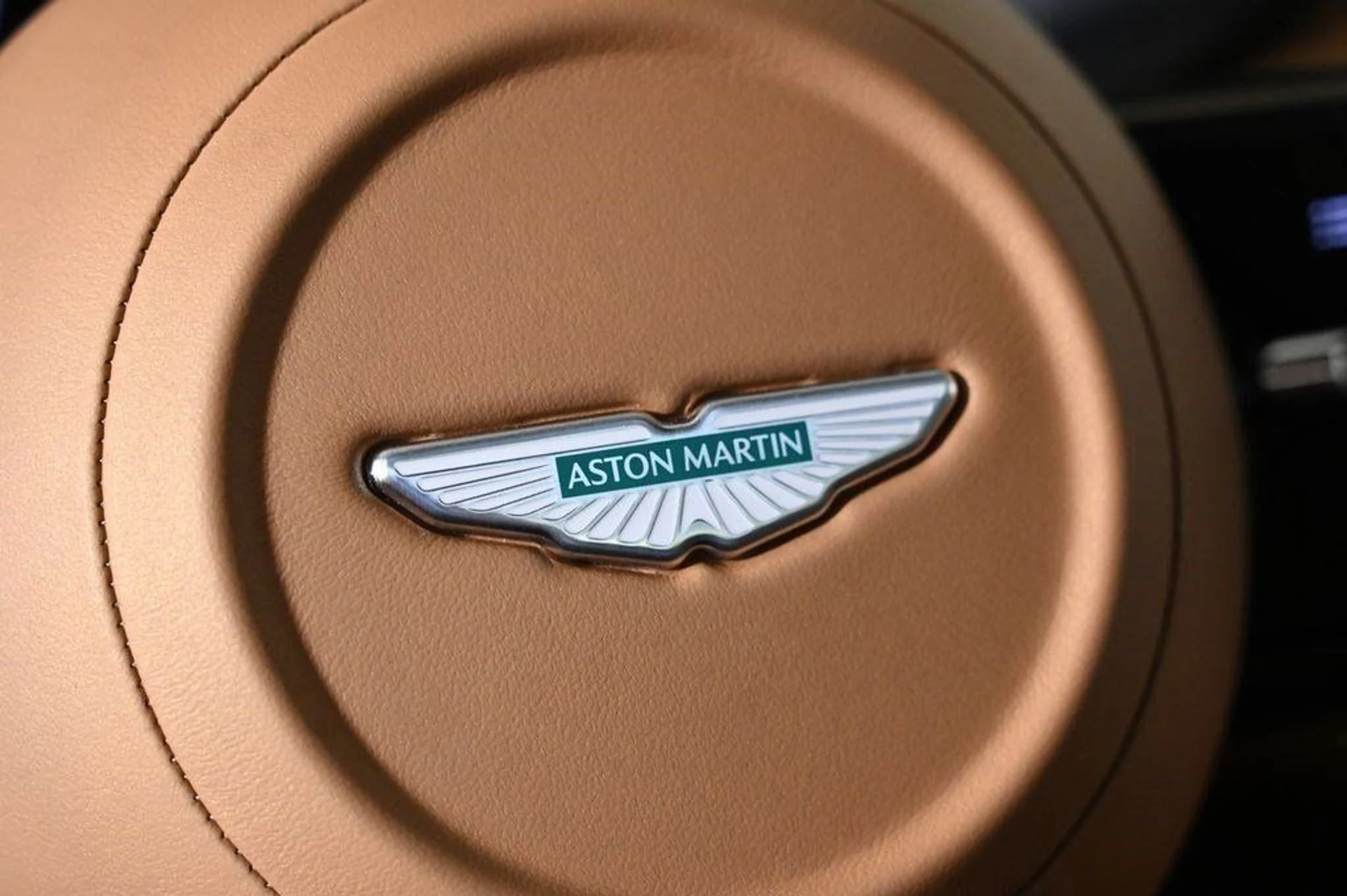 mph019_419227674_new_2025_aston_martin_dbx_707awd_11350_22854869_19_1024_7f9f738cd1