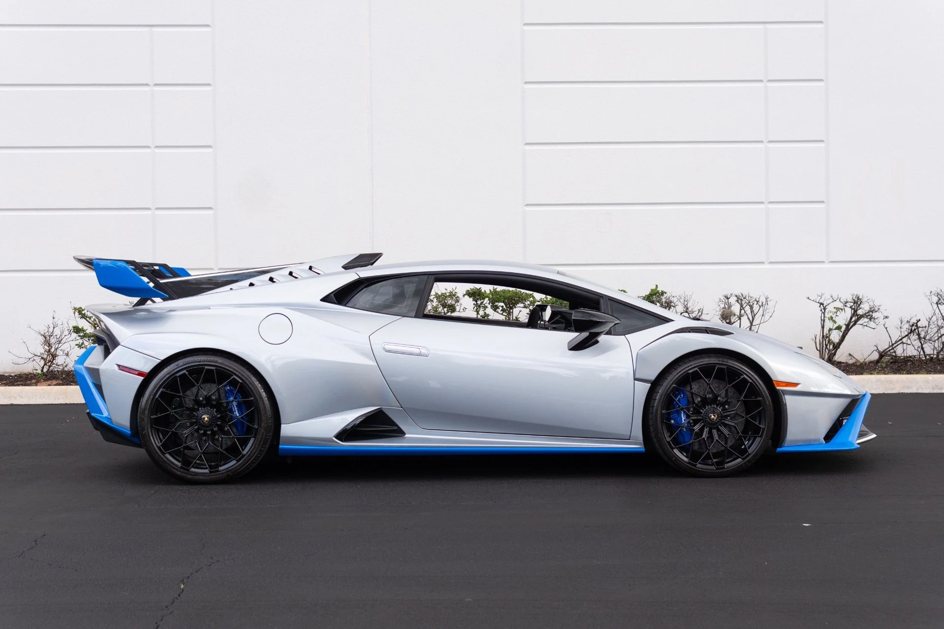 mph019_4206040880_Used_2023_Lamborghini_Huracan_STO_1770160431_bf964c9b7c