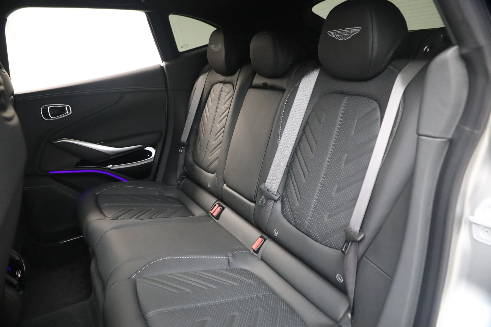 mph019_4235113226_New_2026_Aston_Martin_DBX_S_1779192490_d5cb567f84