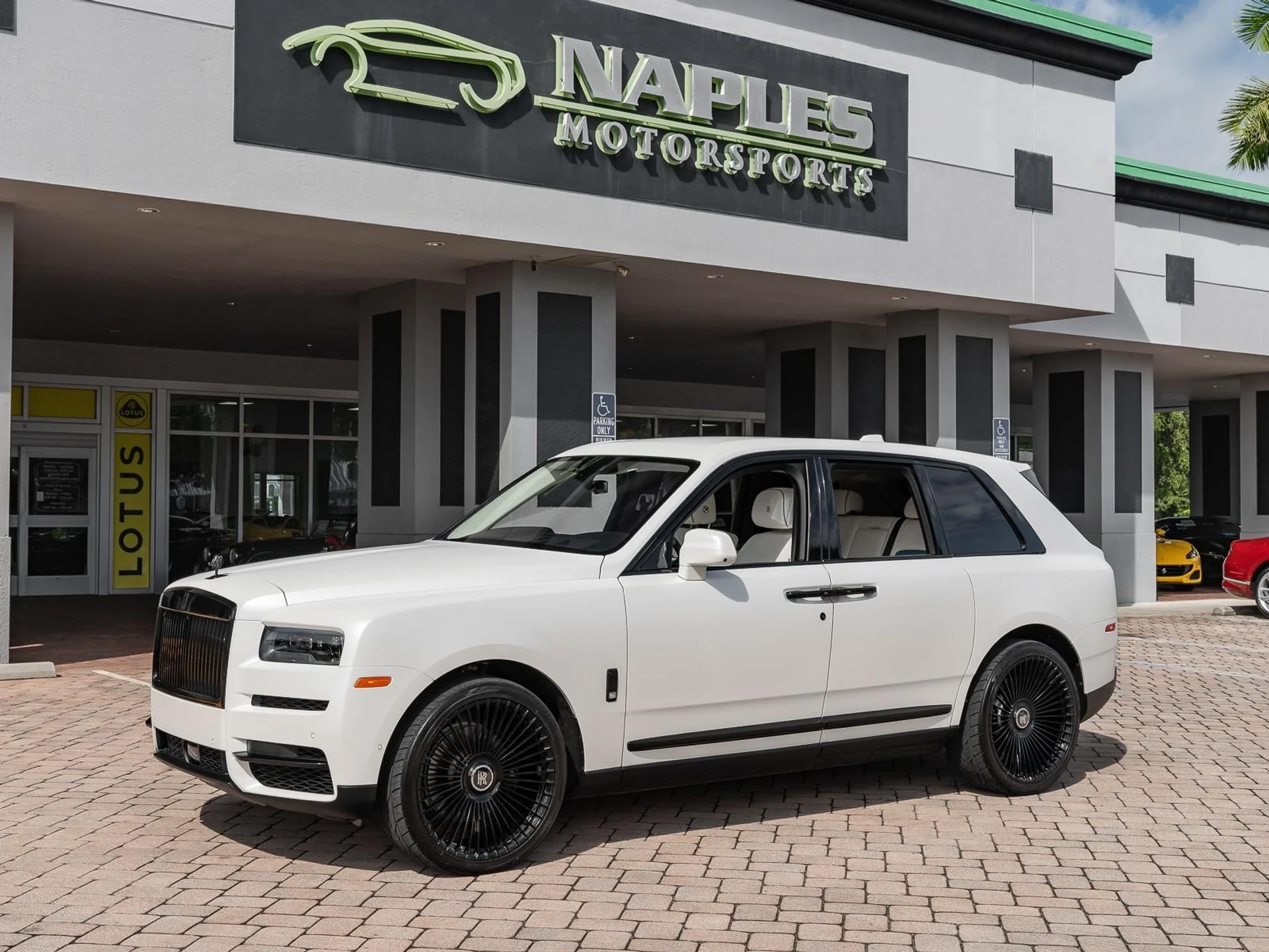 mph019_4235414195_Used_2023_Rolls_Royce_Cullinan_1761685671_4f1f6e3cf1