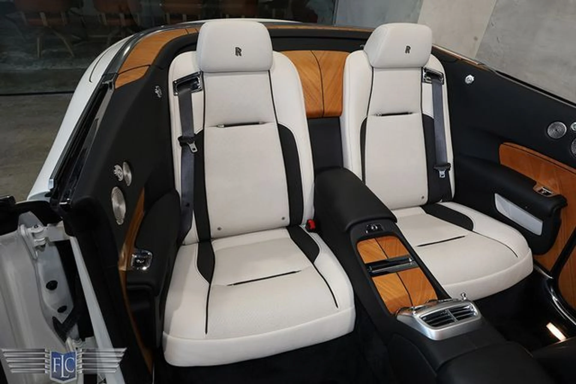 mph019_4245795692_used_2017_rolls_royce_dawn_convertible_9689_23039198_24_640_263cc39a4d