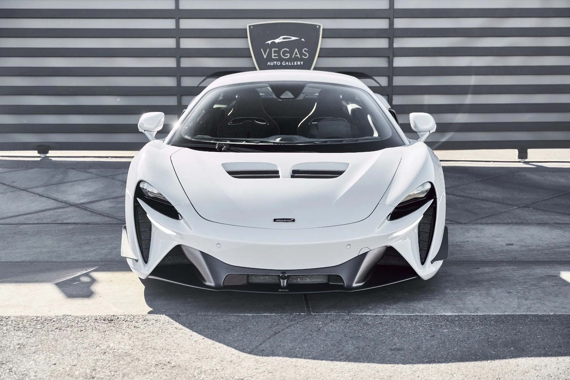 mph019_425068245_Used_2023_Mc_Laren_Artura_1773773888_5d1f948eef