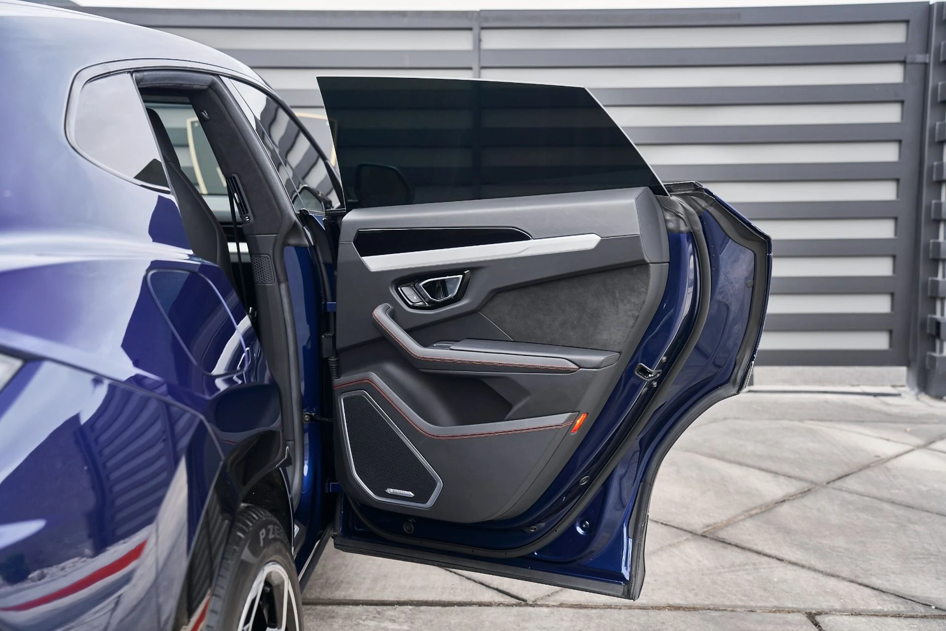 mph019_4254110759_Used_2021_Lamborghini_Urus_1763157057_9fdbb39912