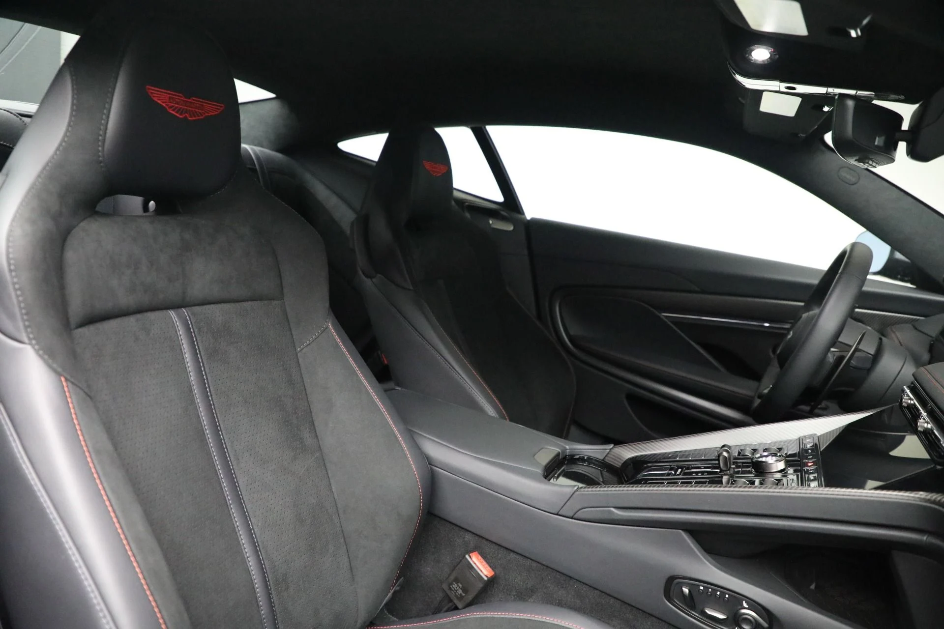 mph019_4259665417_Used_2025_Aston_Martin_DB_12_V8_0304410b5d