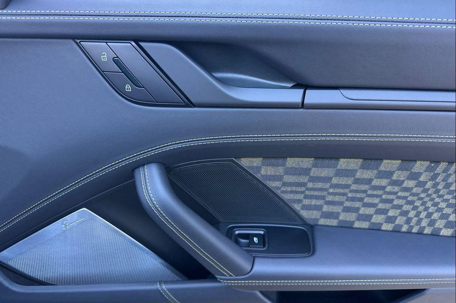 mph019_4259775953_KI_9v3_MF_Zn_Yq5tb_Oe_Tg797k6r_JLA_07d913e05b