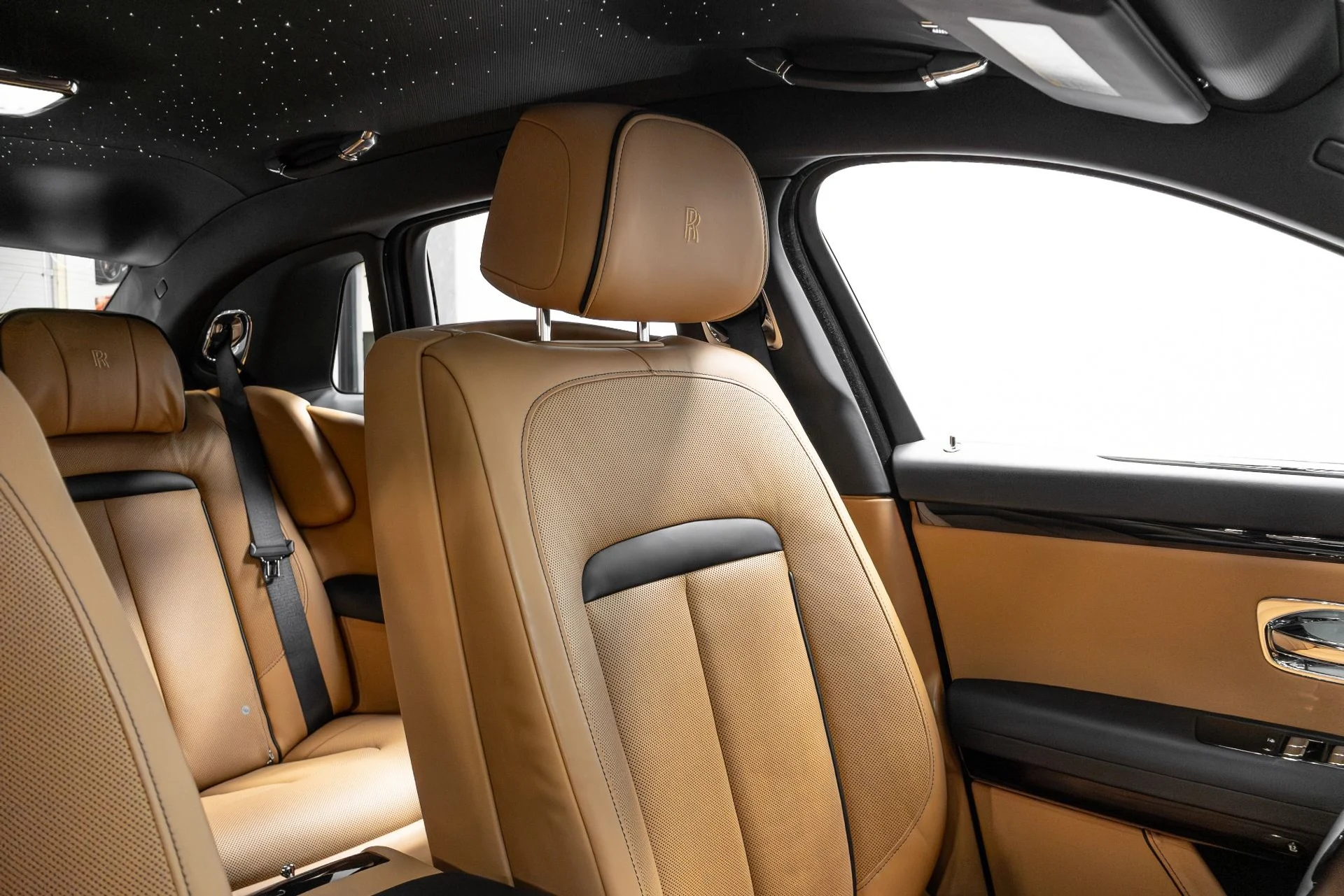 mph019_4269686039_Used_2022_Rolls_Royce_Ghost_1767138760_7b52e22d71
