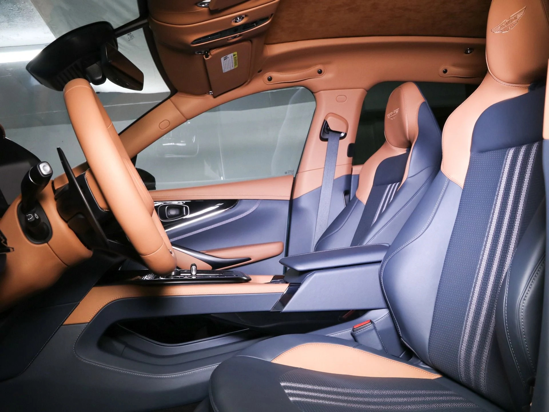 mph019_4277942330_New_2025_Aston_Martin_DBX_707_1758482676_7de3d28942