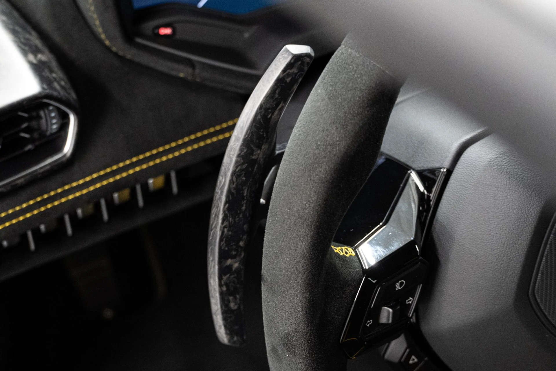 mph019_4278453940_Used_2019_Lamborghini_Huracan_LP_640_4_Performante_1764627885_76bafd3a7d