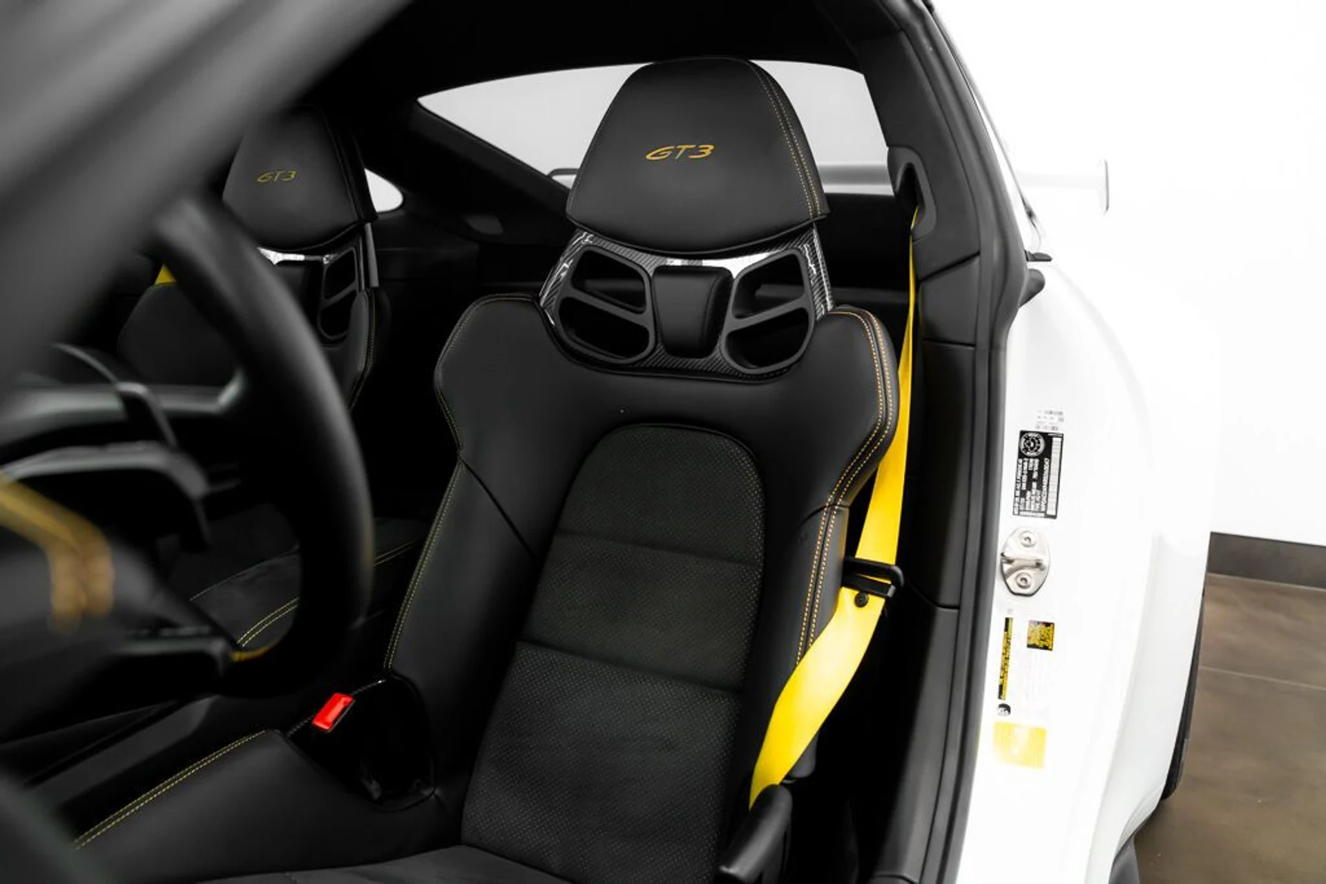 mph019_4282598953_porsche_911_2024_jpg_v_1773863537_27fbe32d83