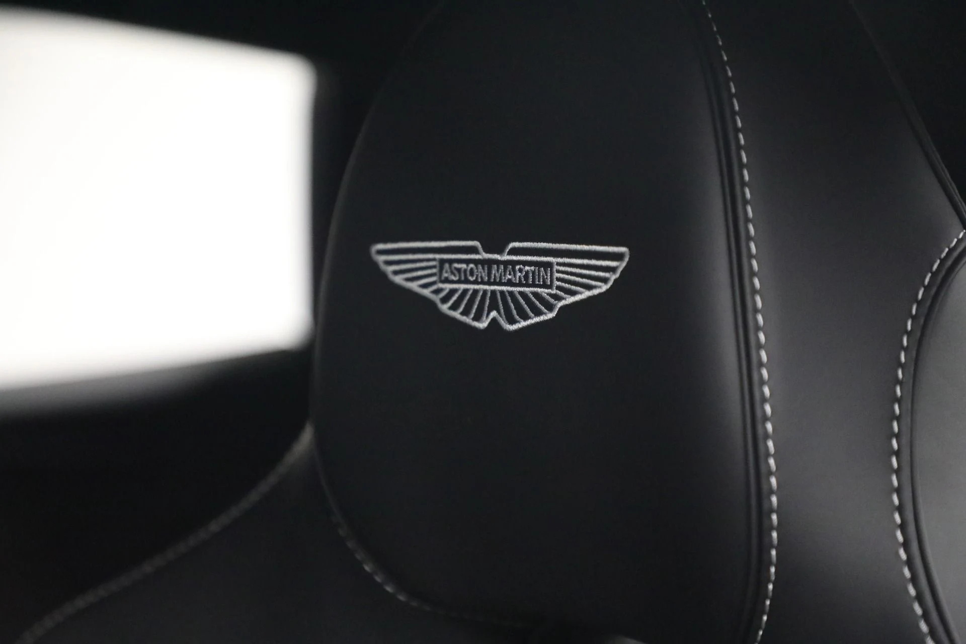 mph019_4286638734_New_2025_Aston_Martin_DBX_707_707_dfa6301cde