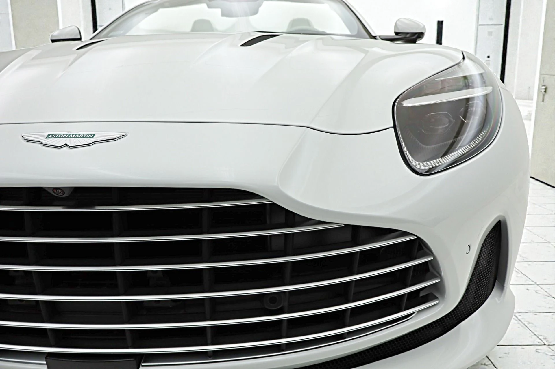 mph019_4292042059_Used_2026_Aston_Martin_DB_12_Volante_1d95a63574