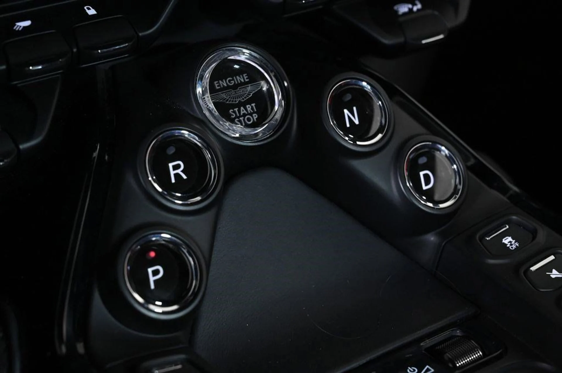 mph019_443172478_used_2023_aston_martin_vantage_coupe_11350_22936848_19_1024_04aa33fe4d