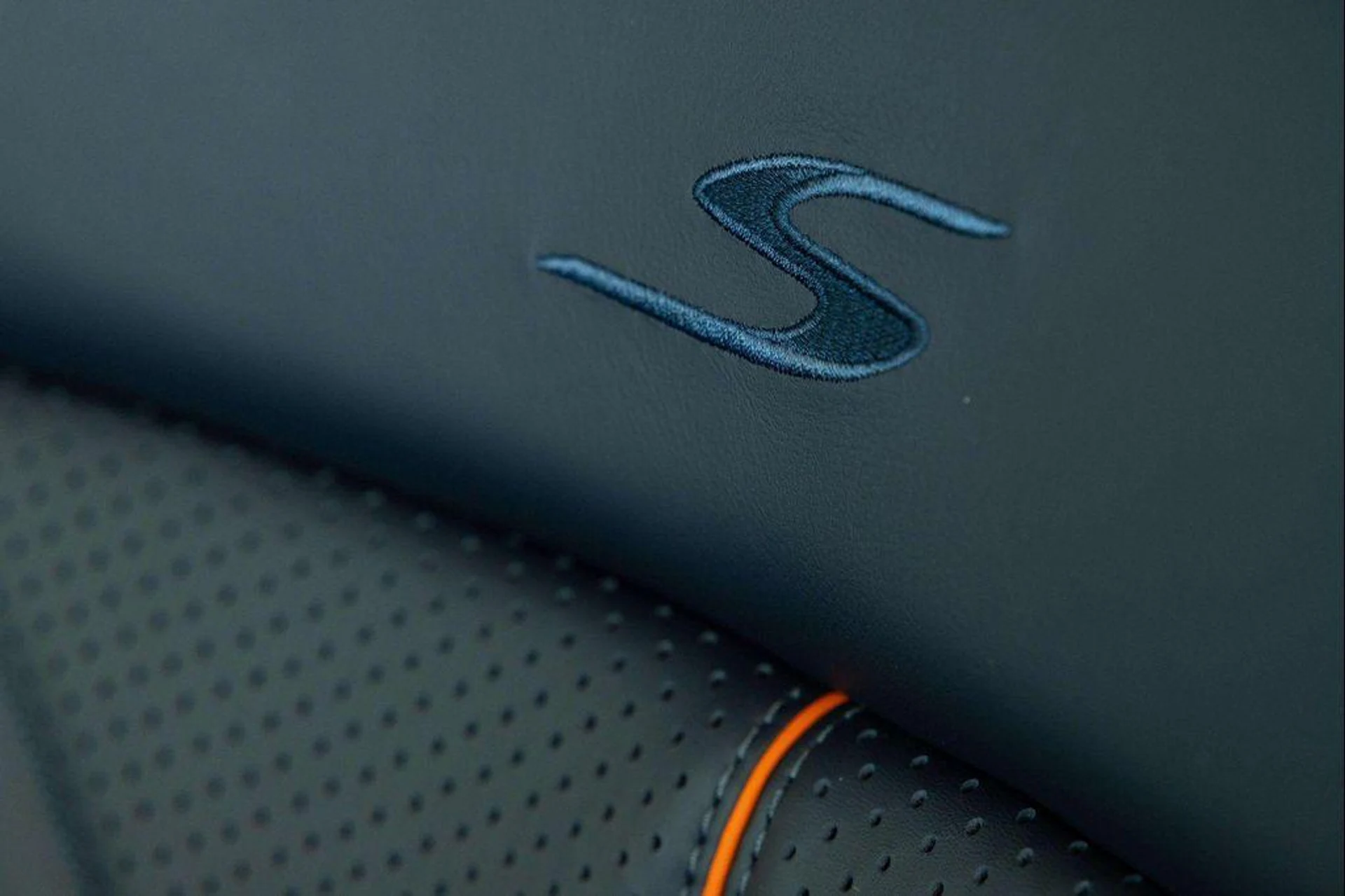 mph019_446770894_Dee7_EYF_6pz_J9_C0_P_d_Wl_q_Pl_BKA_329980c542