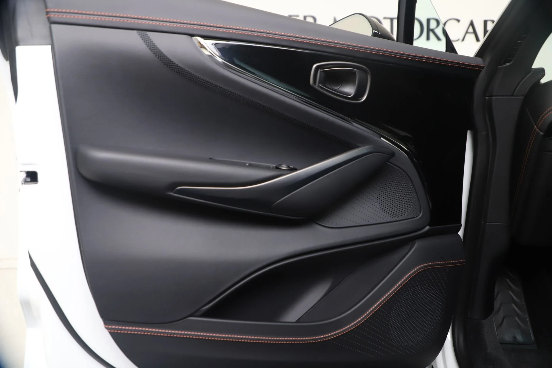 mph019_448899169_New_2025_Aston_Martin_DBX_707_f4547ffd05