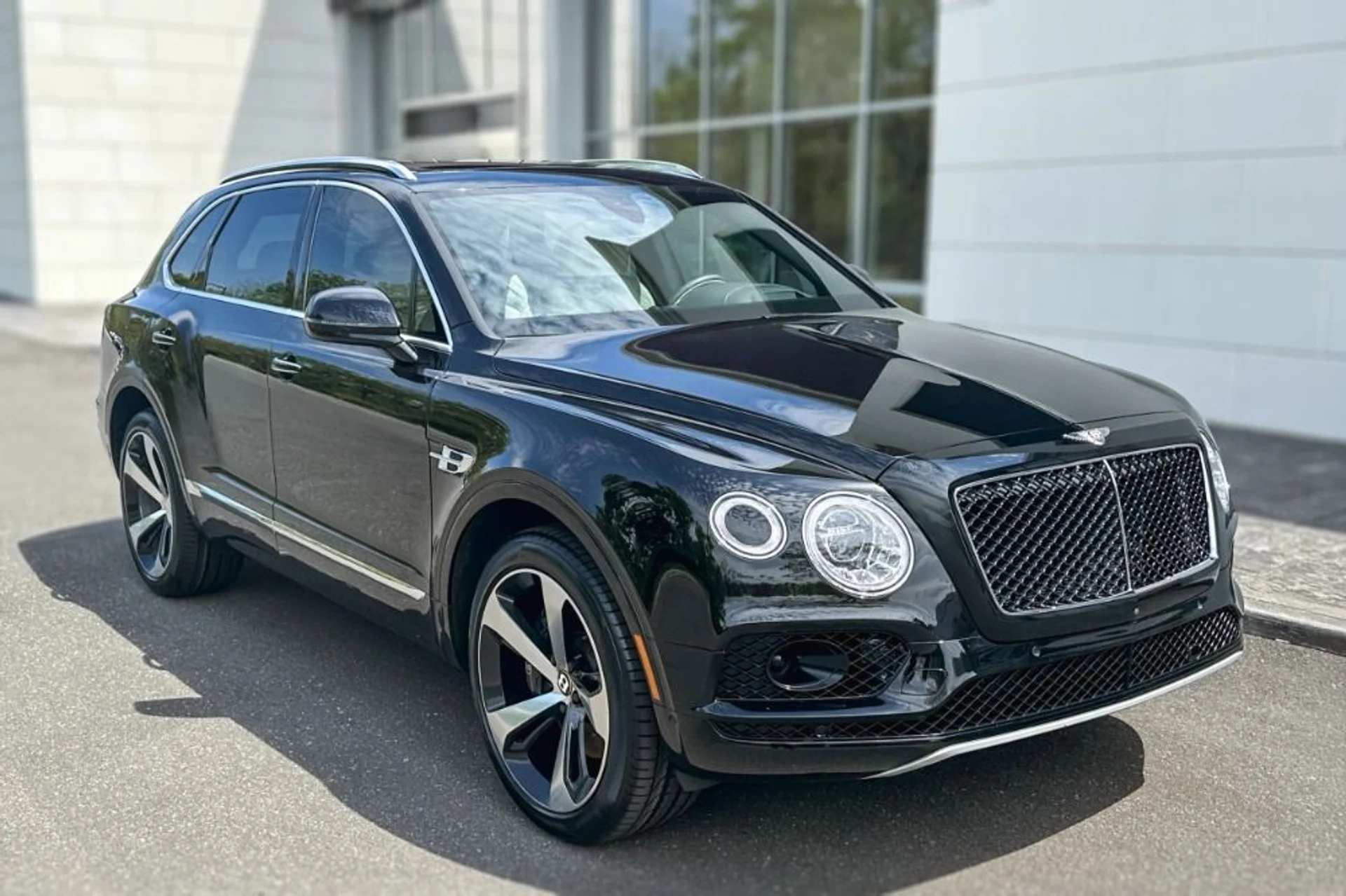 mph019_451728491_Used_2019_Bentley_Bentayga_V8_1778775400_2358a8ae19