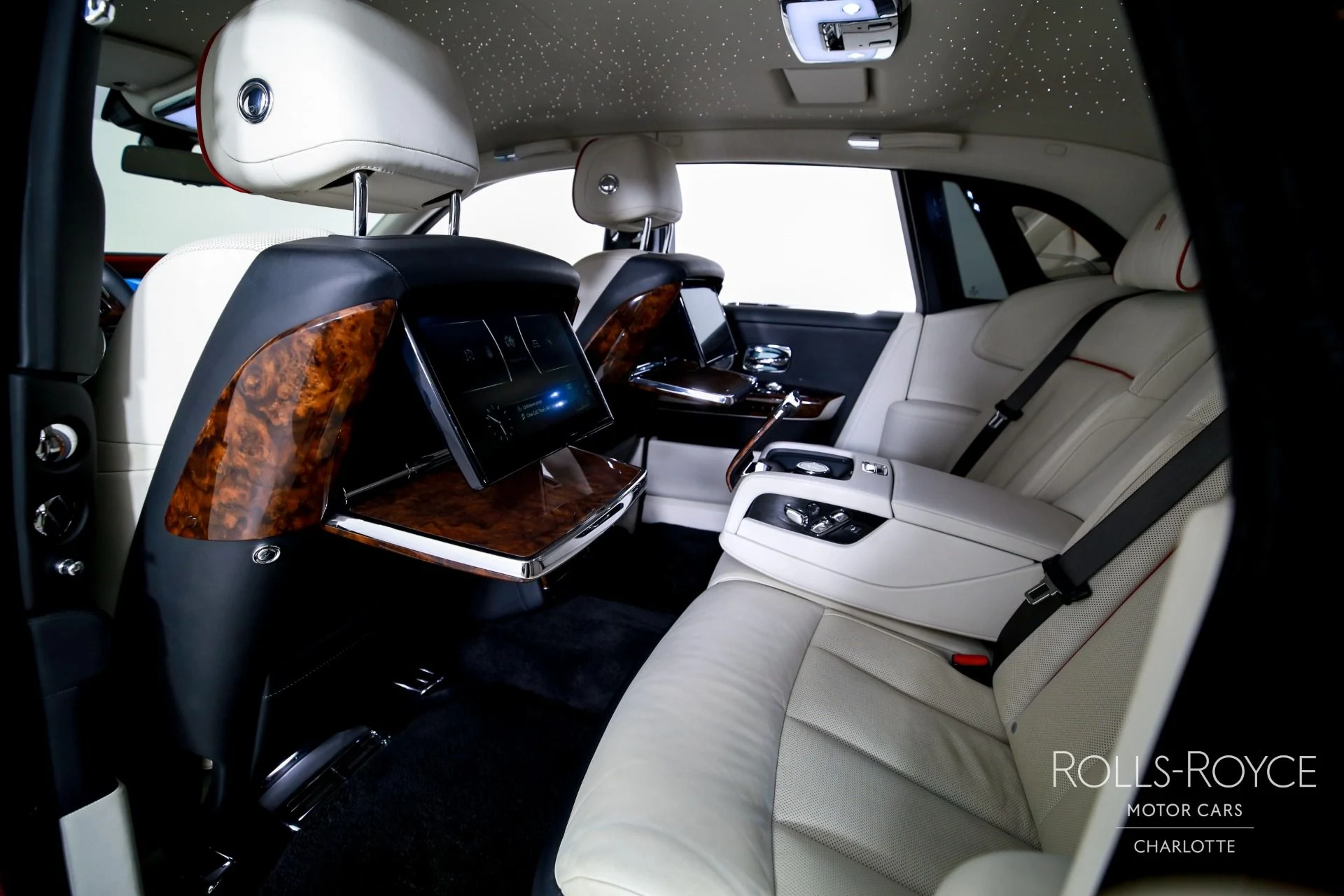 mph019_46188571_Used_2019_Rolls_Royce_Phantom_1760804131_533cb1f07d