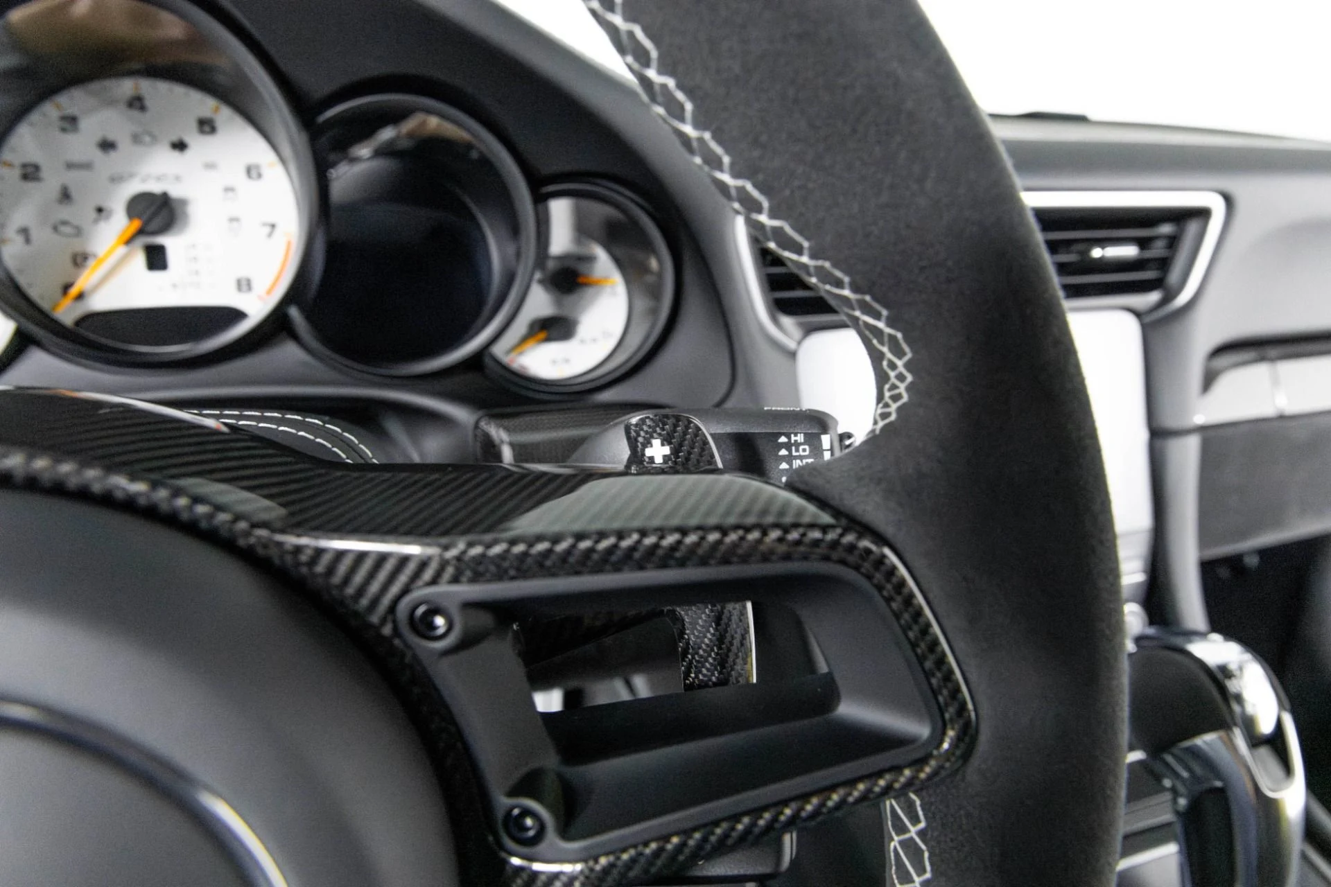 mph019_469966426_Used_2018_Porsche_911_GT_2_RS_1762386664_3ee939181b