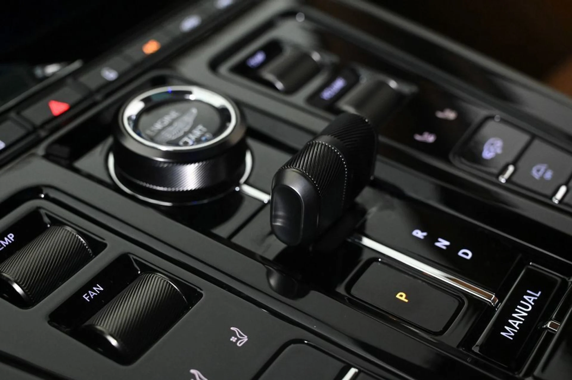 mph019_471387435_new_2026_aston_martin_dbx_sawd_11350_23004766_20_1024_ef4a8470a8