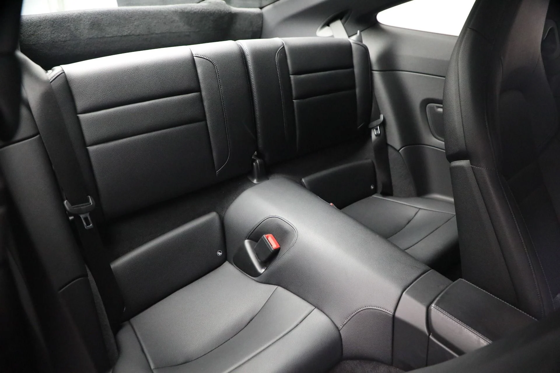 mph019_475747984_Used_2022_Porsche_911_Carrera_1765579996_f12f7d0205