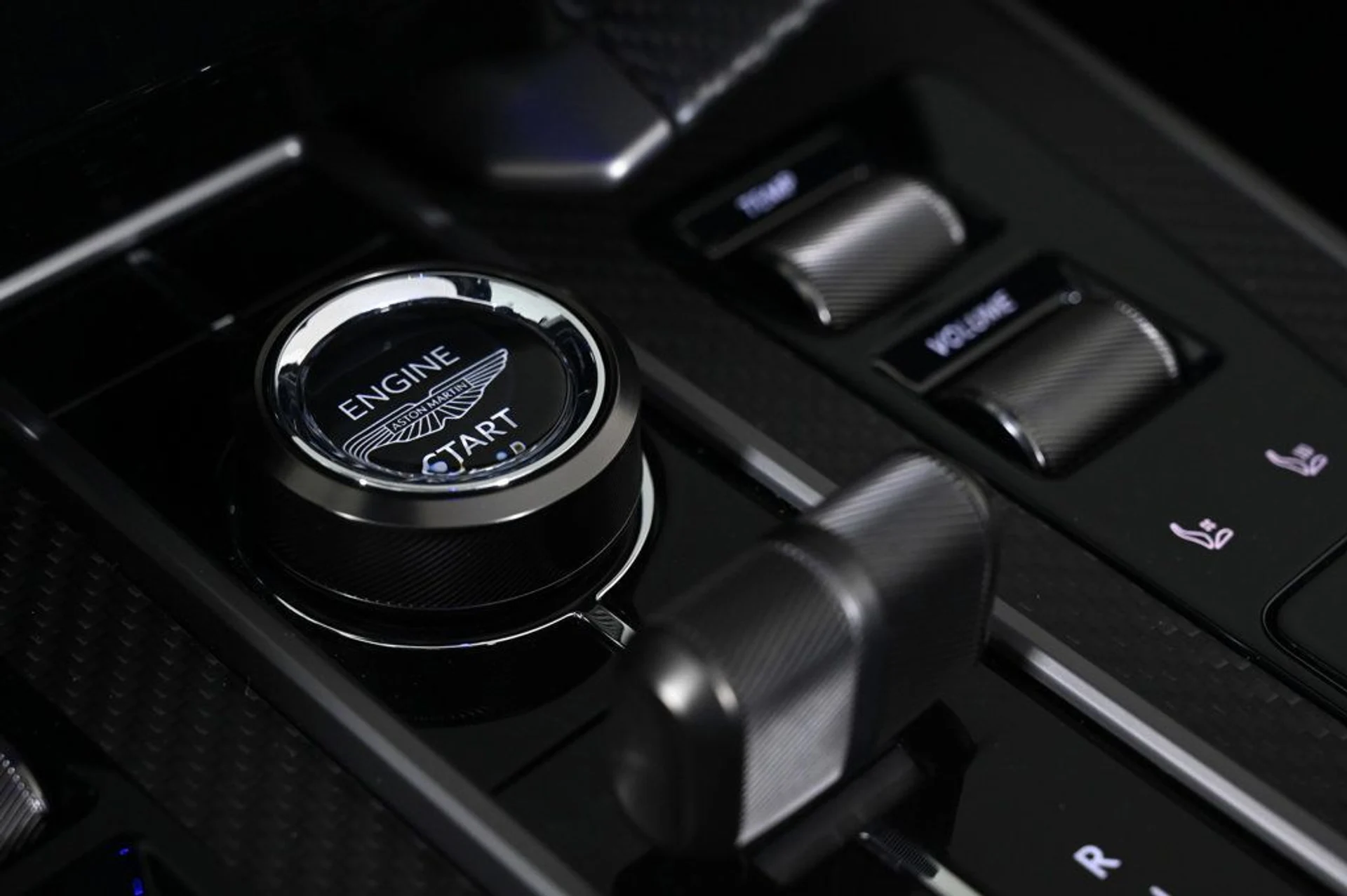 mph019_477008804_new_2026_aston_martin_vanquish_volante_11350_22980293_20_1024_1694b74da3