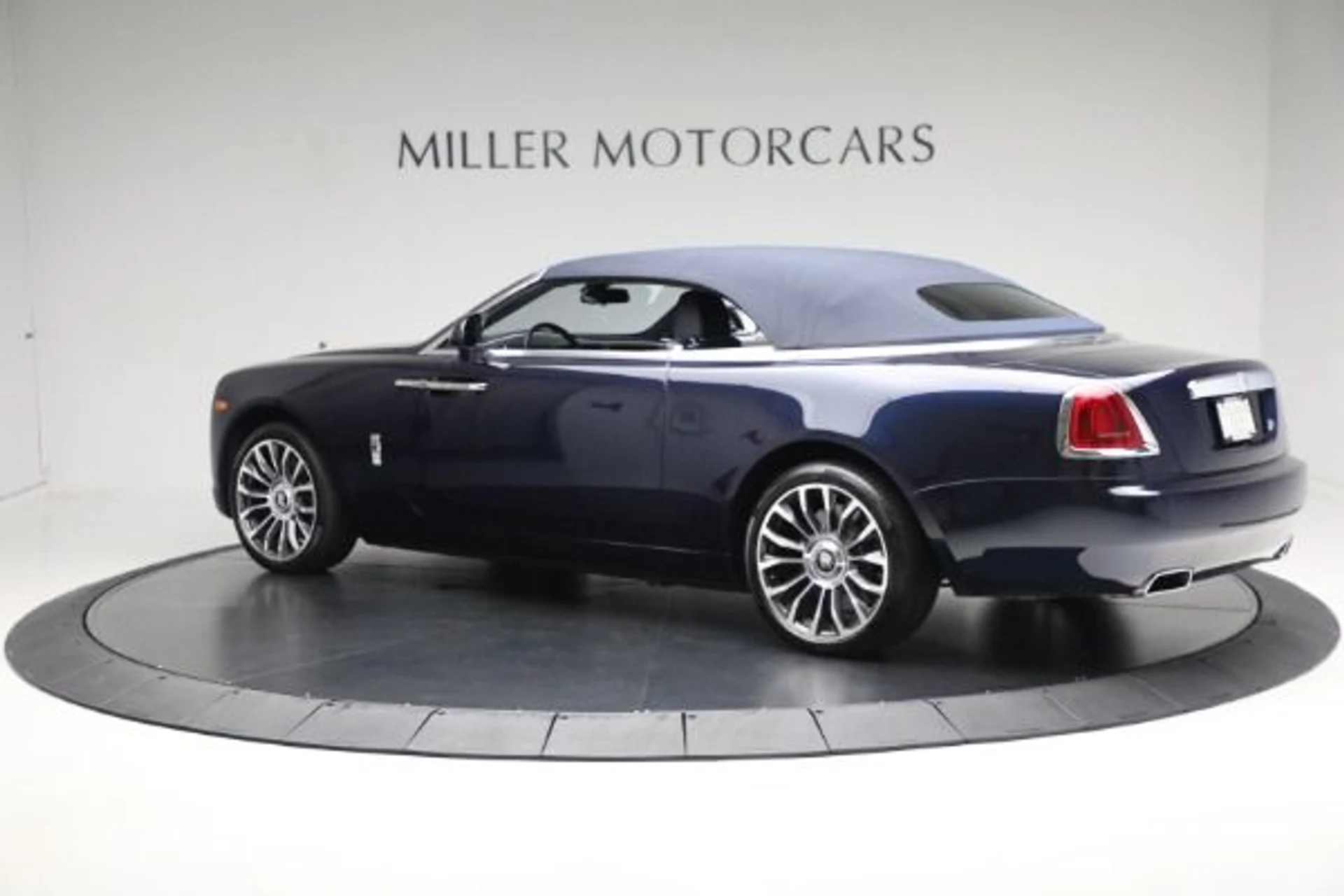 mph019_479544824_Used_2018_Rolls_Royce_Dawn_0819df98e7