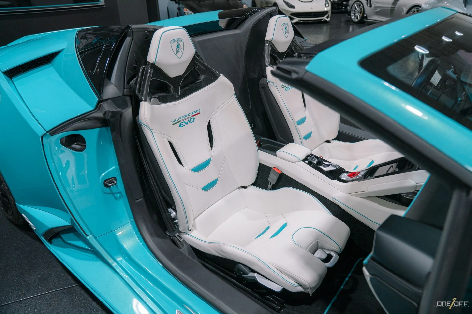 mph019_482213185_Used_2021_Lamborghini_Huracan_EVO_Spyder_In_Blu_Glauco_w_White_Interior_1756349683_8b6515f05e