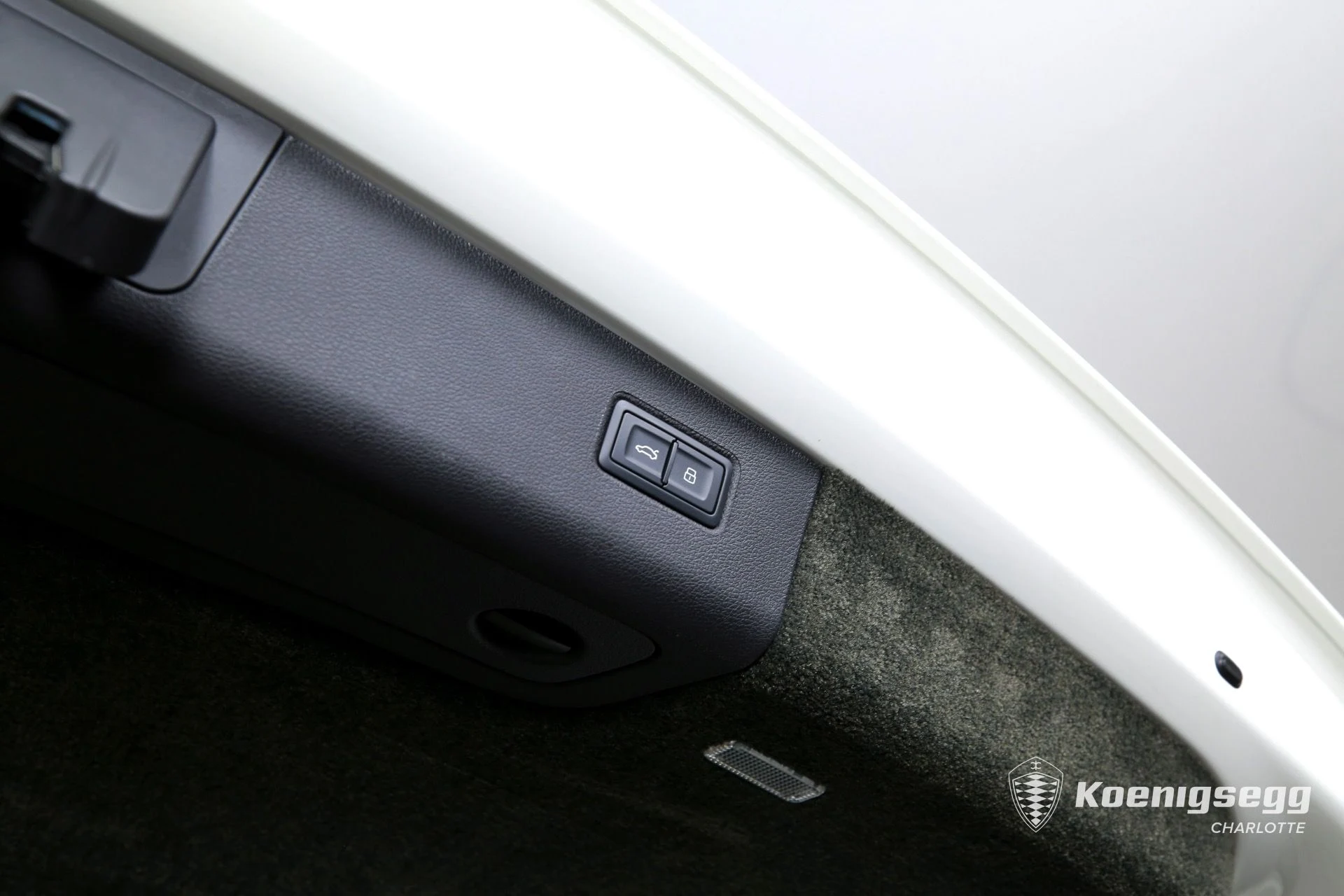 mph019_487734923_Used_2023_Bentley_Bentayga_Hybrid_1760985662_4a3d052480