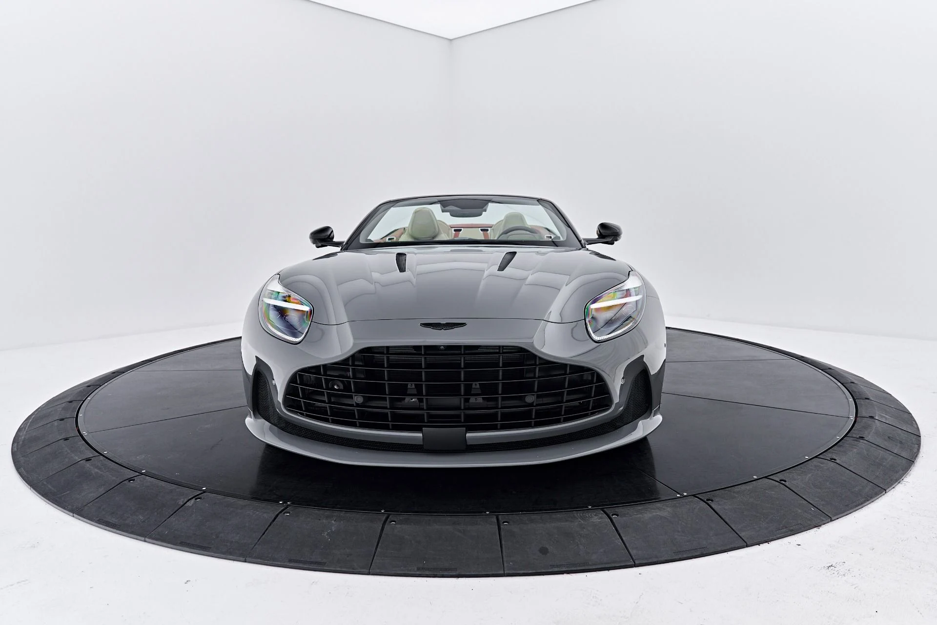mph019_490427327_Used_2025_Aston_Martin_DB_12_Volante_1791997218_a0d08ce4c7
