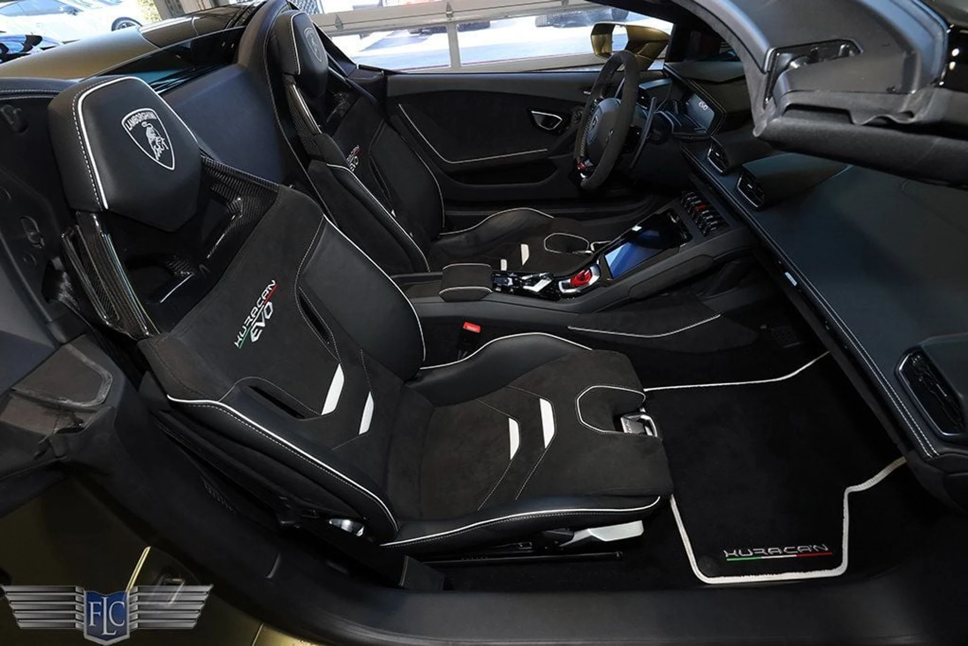 mph019_492074997_used_2022_lamborghini_huracan_evo_spyderrwd_9689_22989823_20_1024_73803c17da