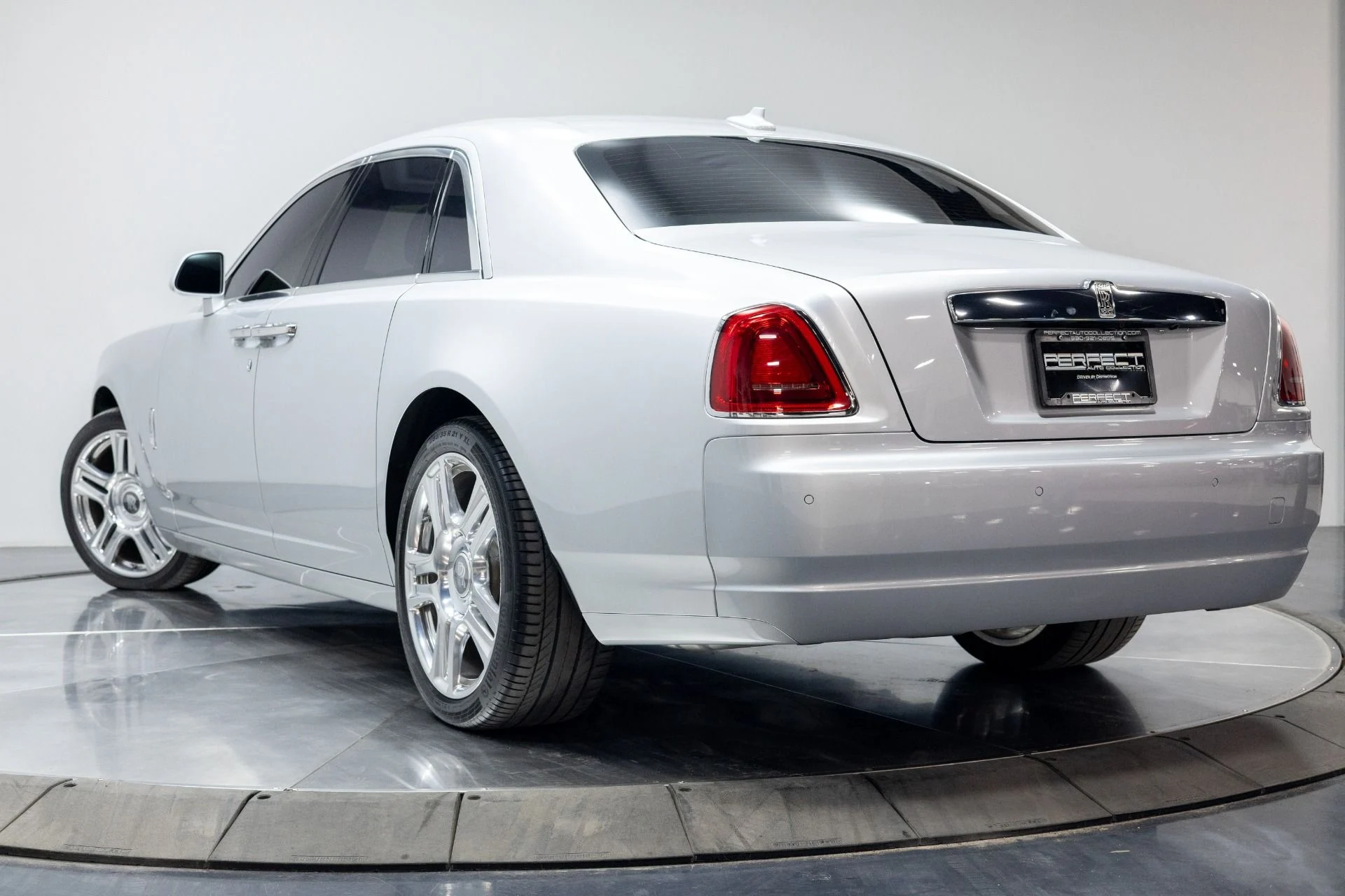 mph019_493838582_Used_2015_Rolls_Royce_Ghost_1760219601_adc1ca478b