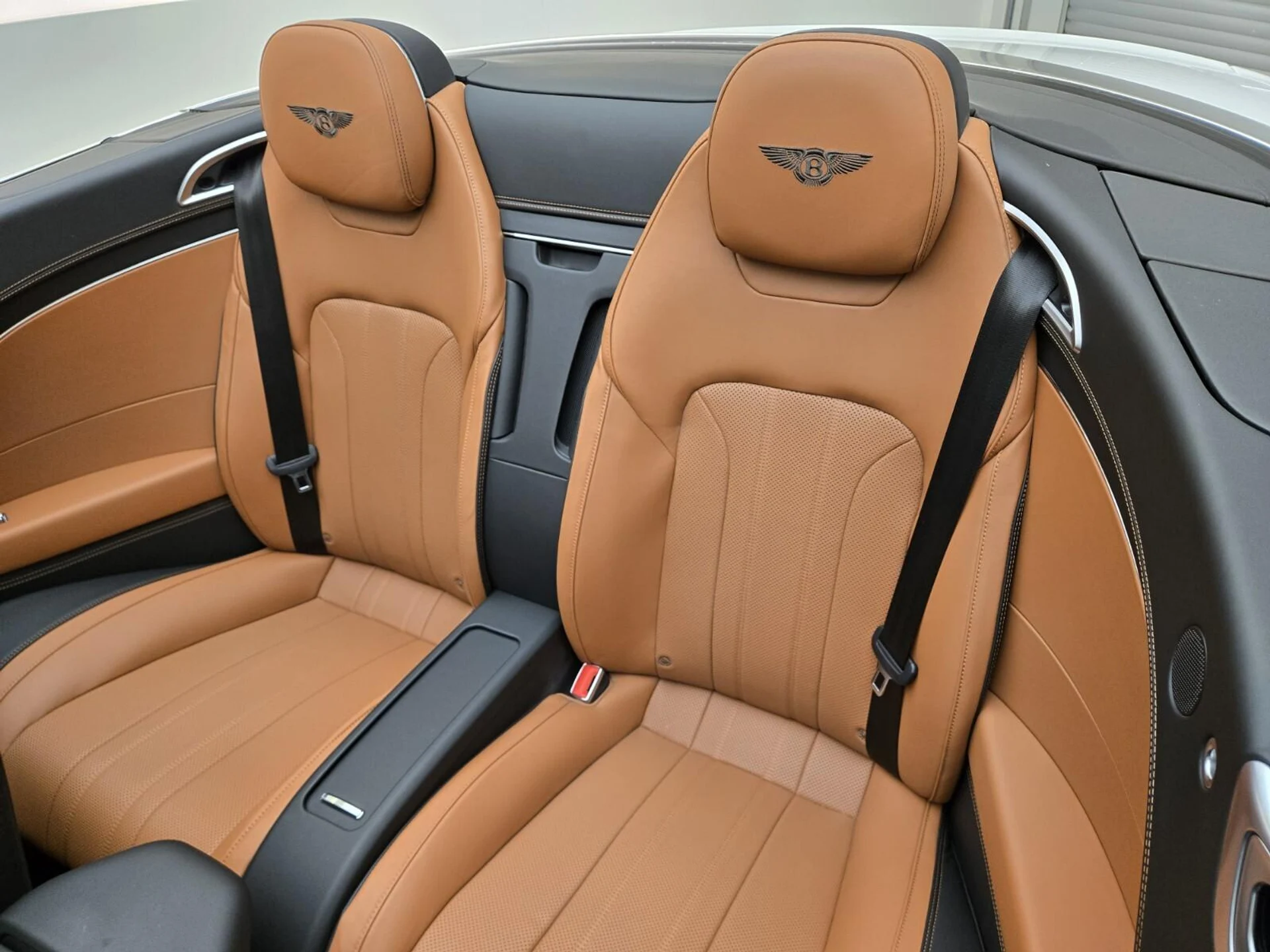 mph019_500521922_Used_2020_Bentley_Continental_GT_V8_1765003858_18d22d4d43