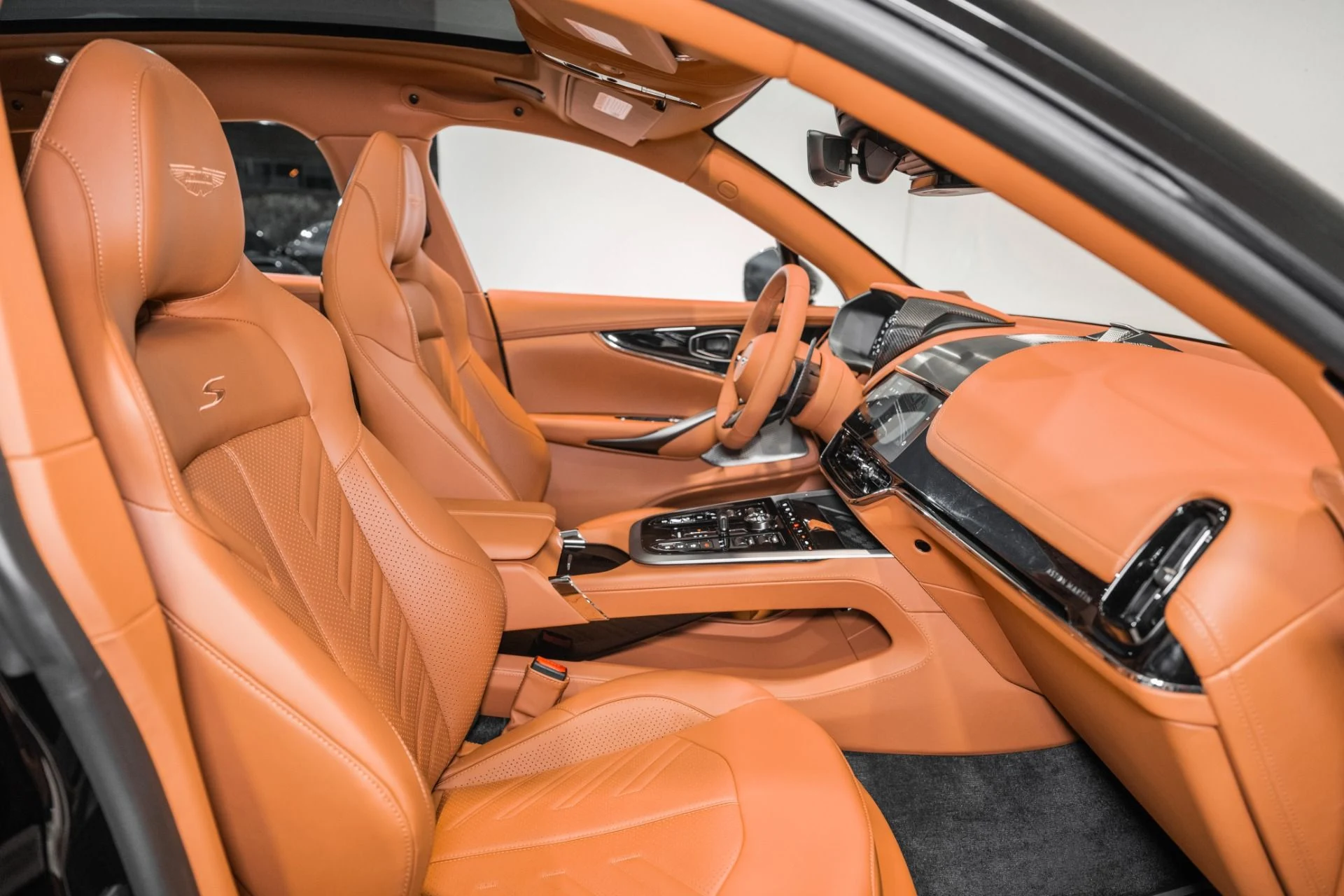 mph019_500966134_New_2026_Aston_Martin_DBX_S_1775443121_9bf4ec84ec