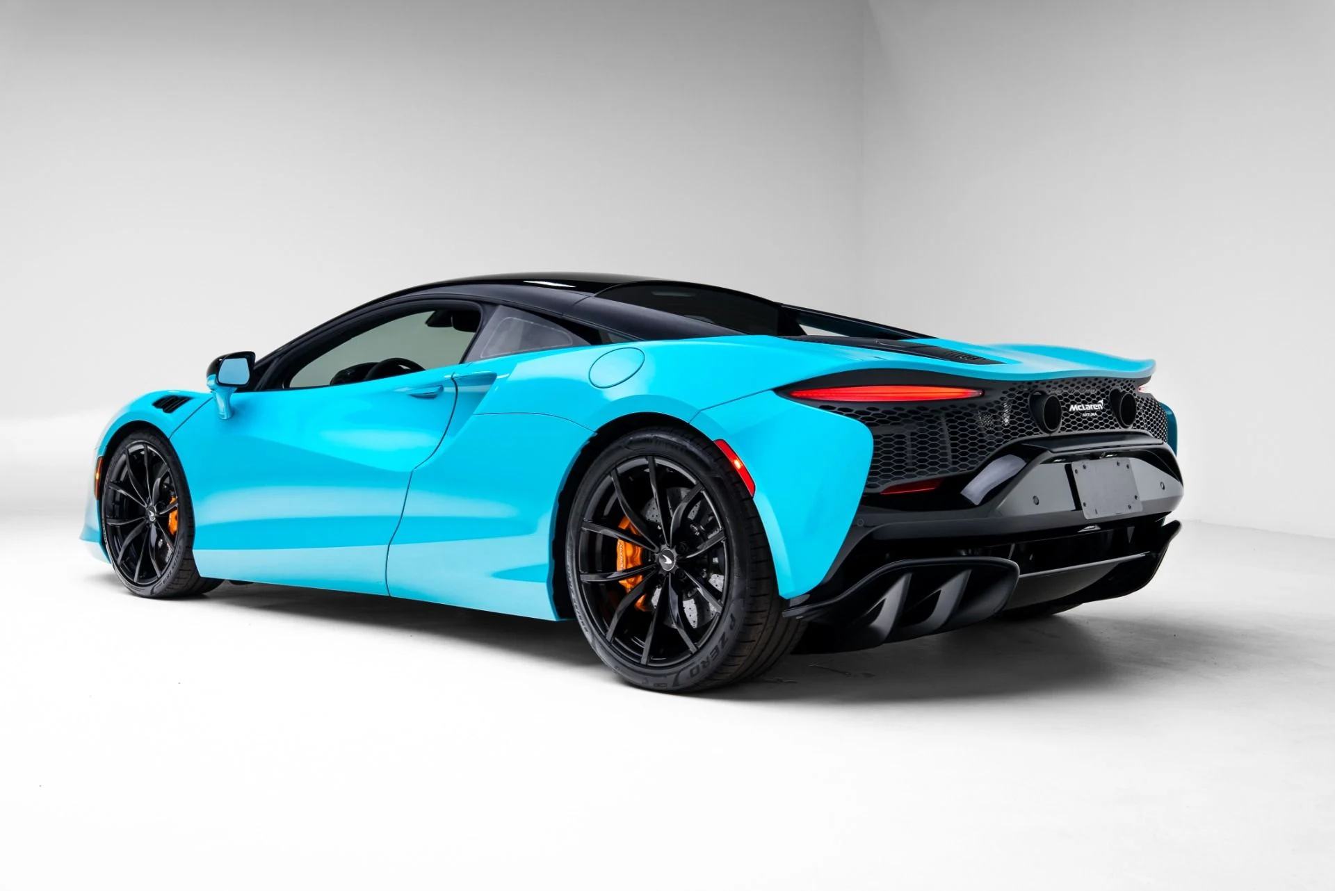 mph019_502435261_Used_2023_Mc_Laren_Artura_1770682323_7d14b030ca