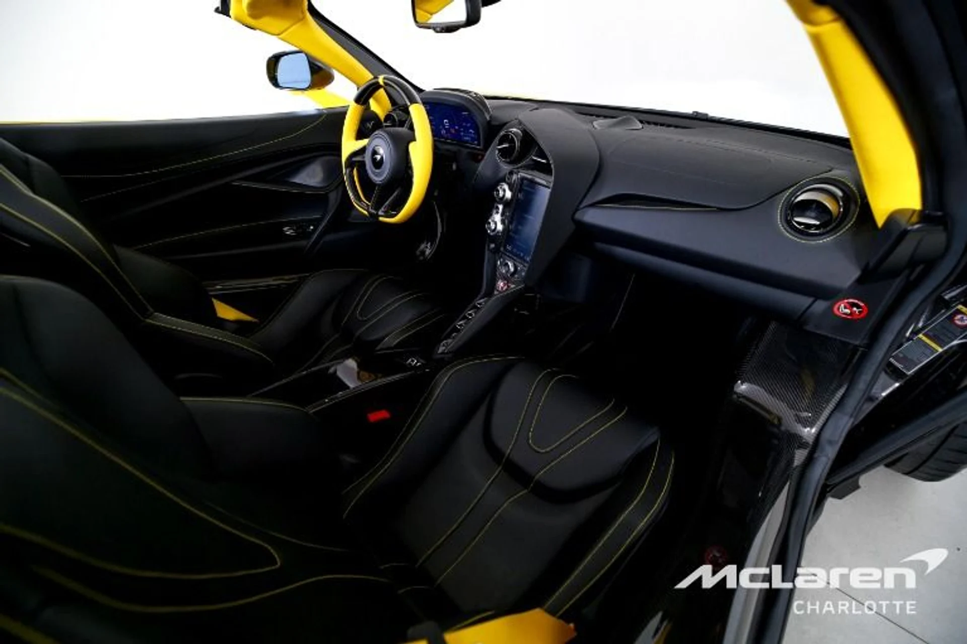 mph019_50256586_Used_2022_Mc_Laren_765_LT_Spider_2d5cf6ad5d