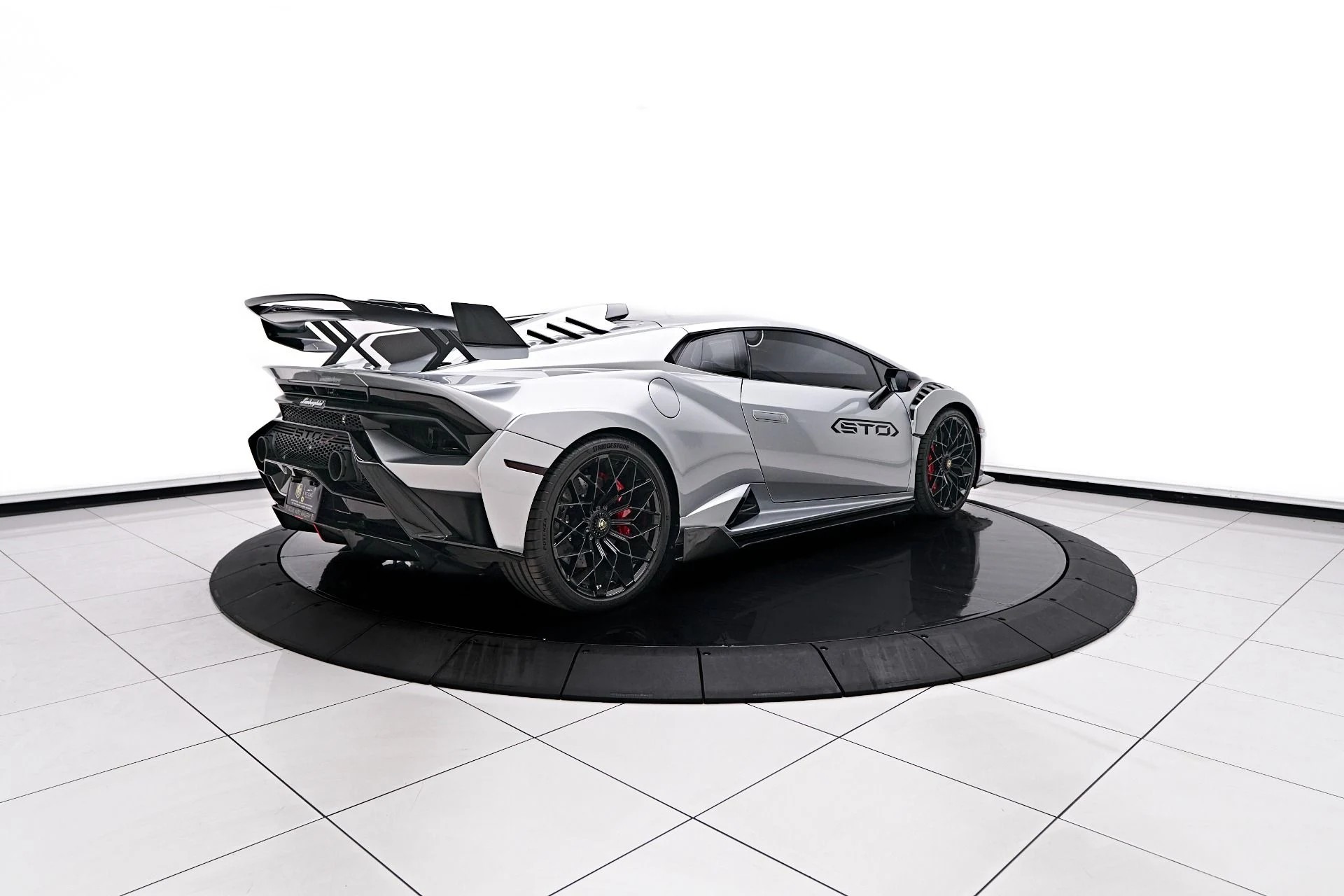 mph019_503455920_Used_2023_Lamborghini_Huracan_STO_Base_1754673404_7cc2b48fb4