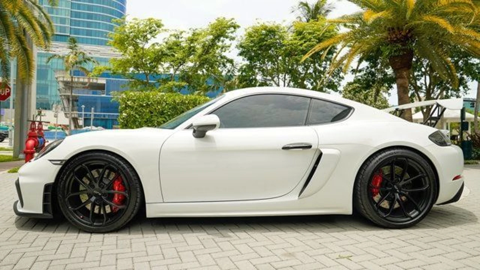 mph019_504684014_used_2020_porsche_718_cayman_gt4coupe_14354_22875819_20_640_4cb2173a2f