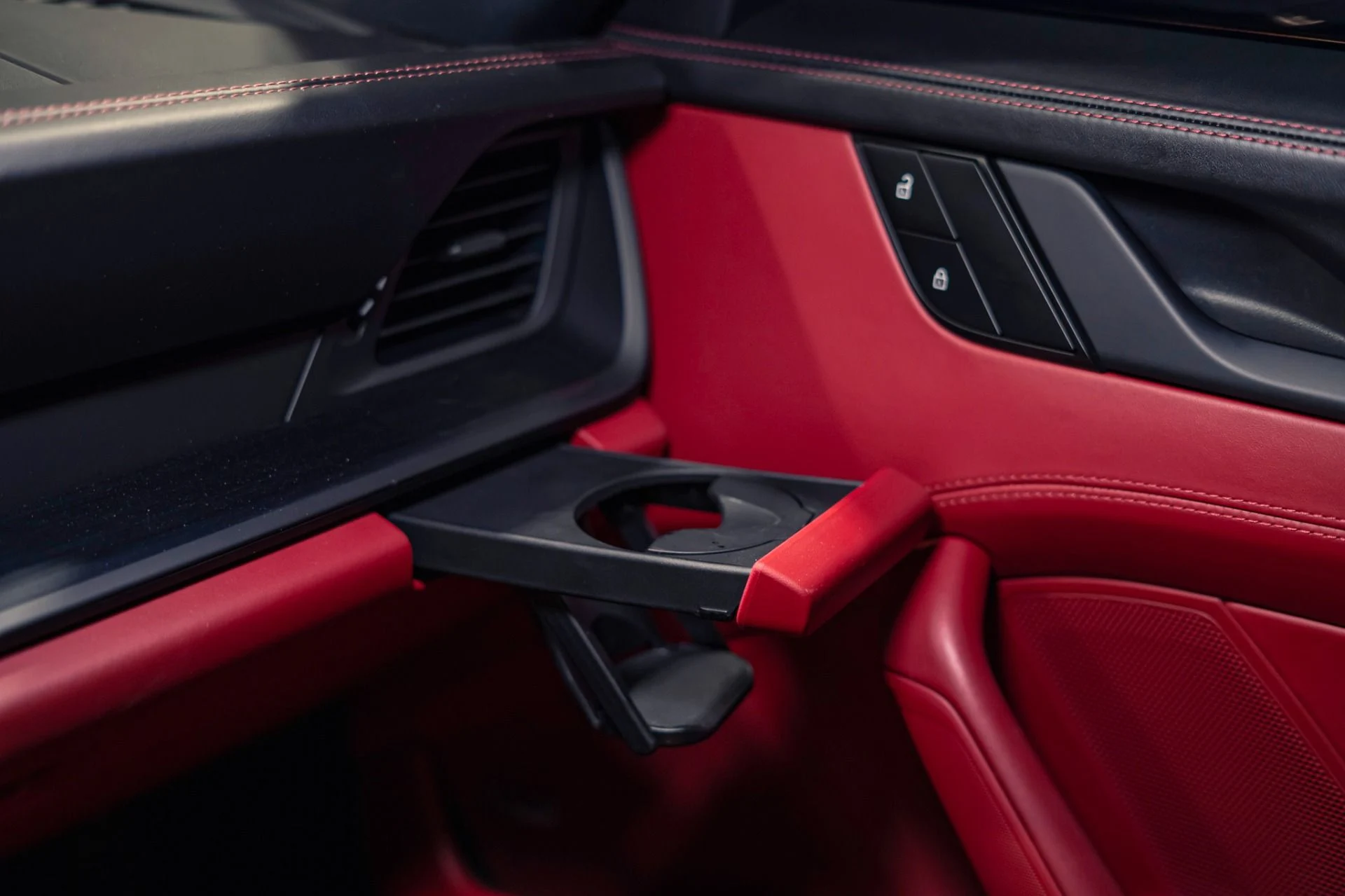 mph019_505450187_Used_2022_Porsche_911_1776272111_a8f66151e3